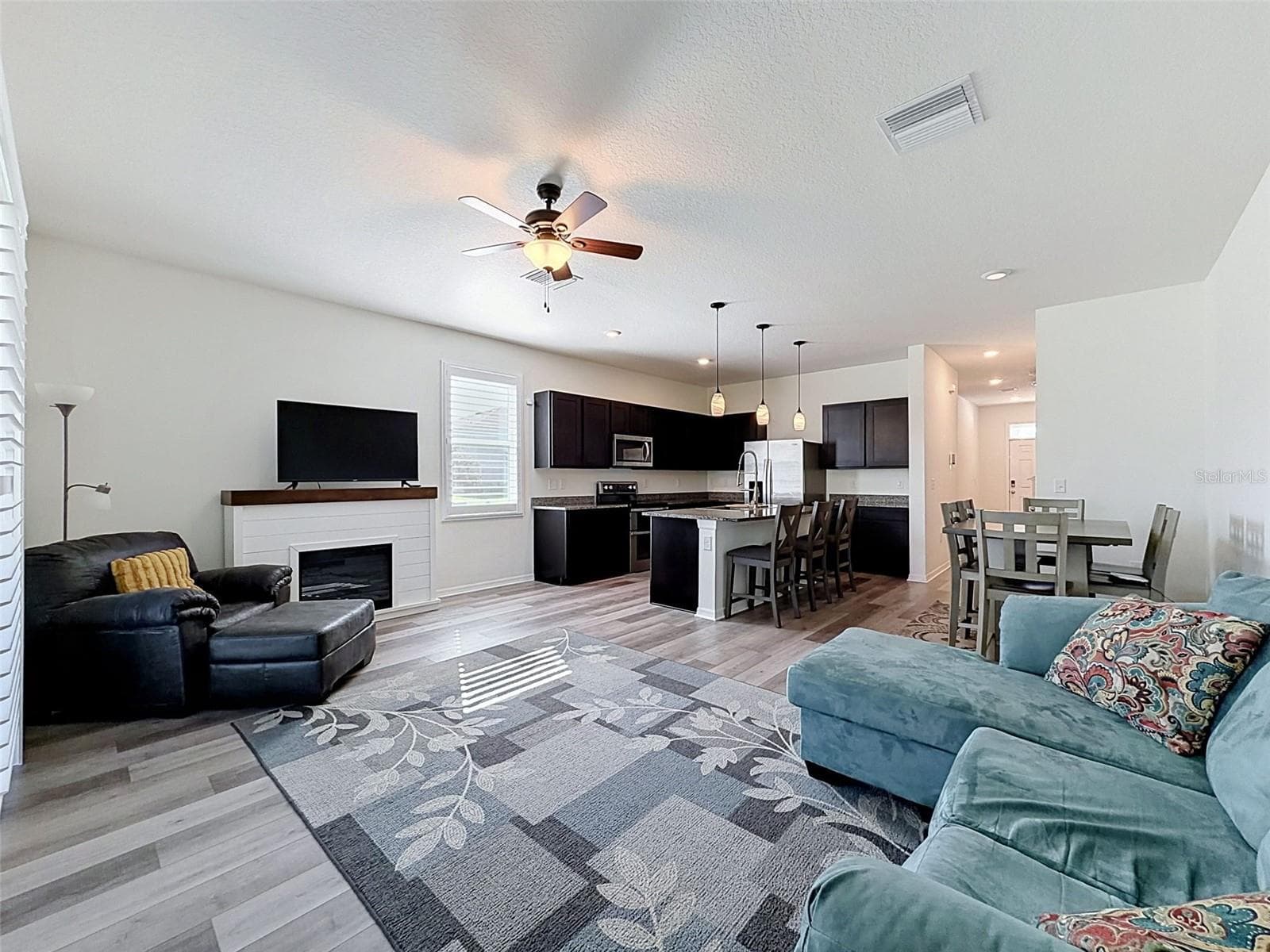 Livingroom - 16189 GLOWING GROVE AVE, ODESSA
