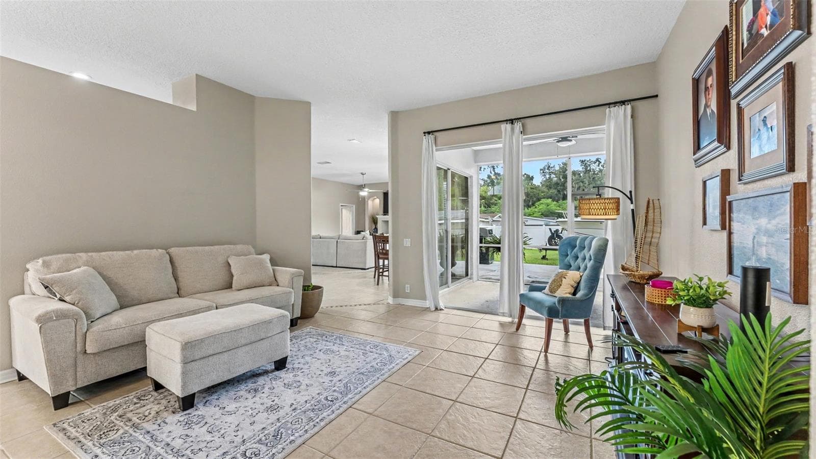 Living room - 2385 4TH ST, MULBERRY