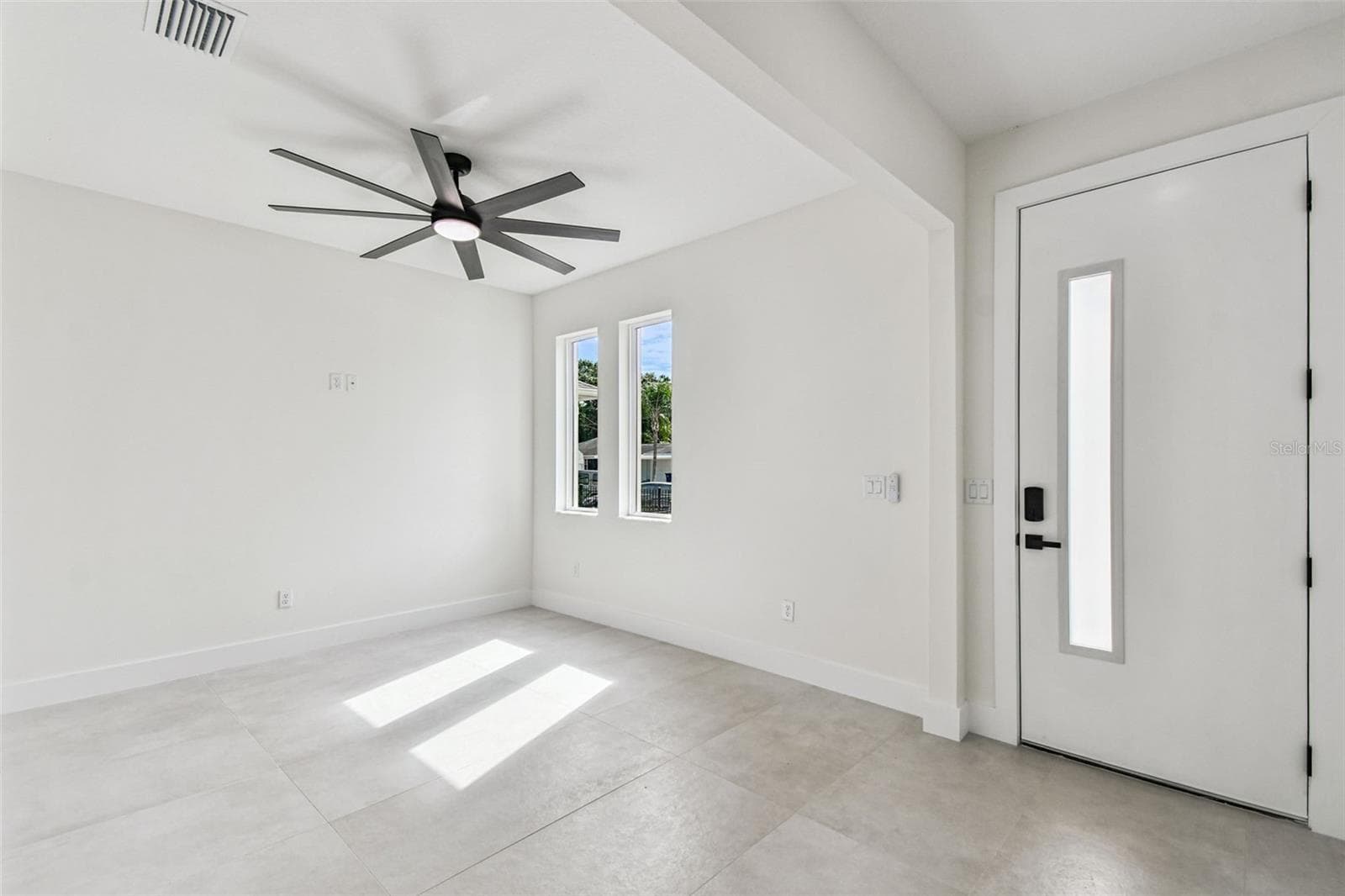 Single Family Residence at 3017 W SPRUCE ST, TAMPA, photo 7 of 76
