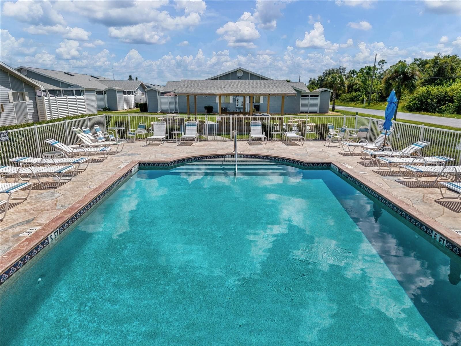 SHARED LOVELAND COURTYARDS POOL - 3310 LOVELAND BLVD #1105, PUNTA GORDA