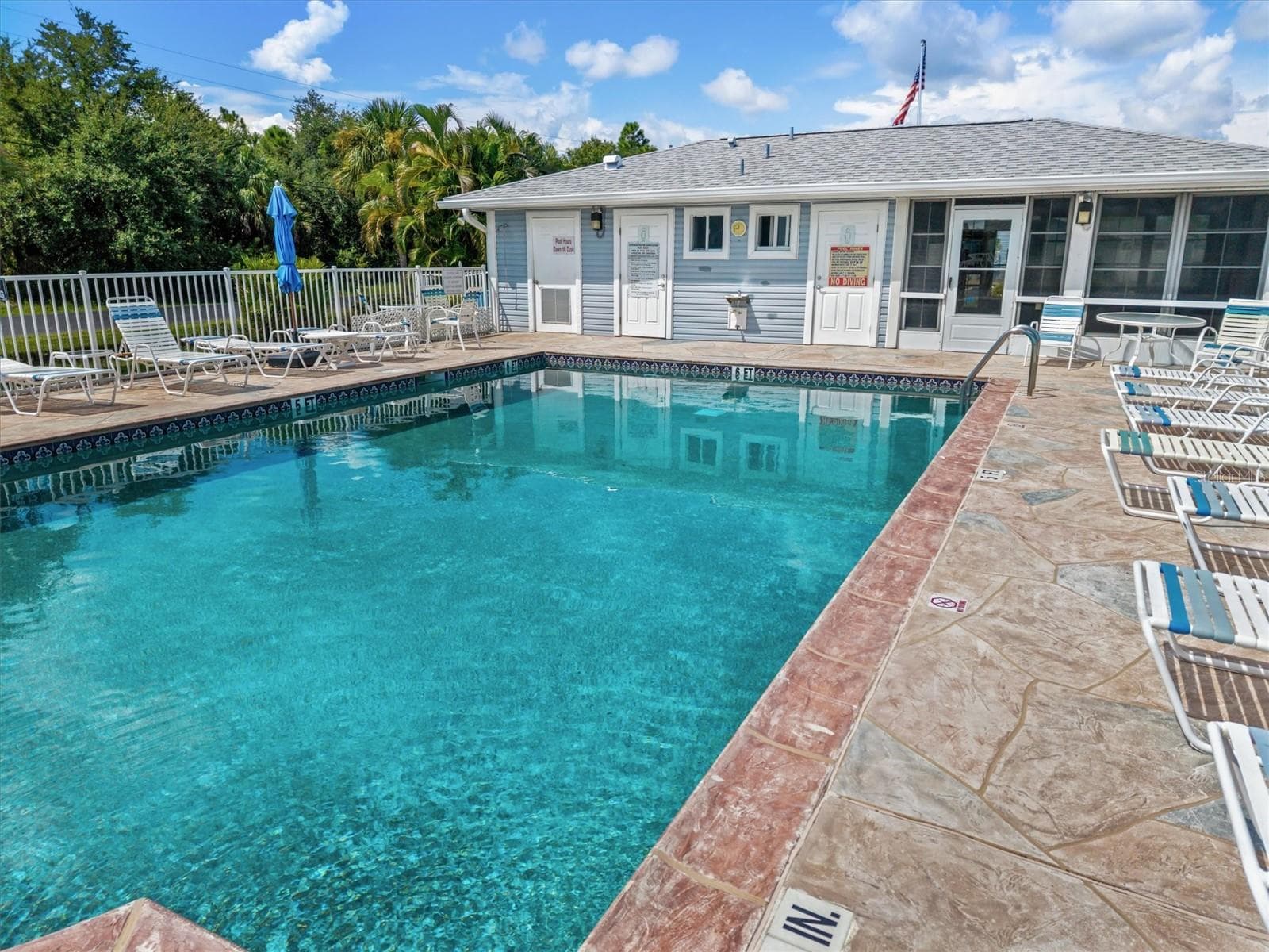 LOVELAND COURTYARD POOL WITH RECIPROCITY - 3310 LOVELAND BLVD #1105, PUNTA GORDA