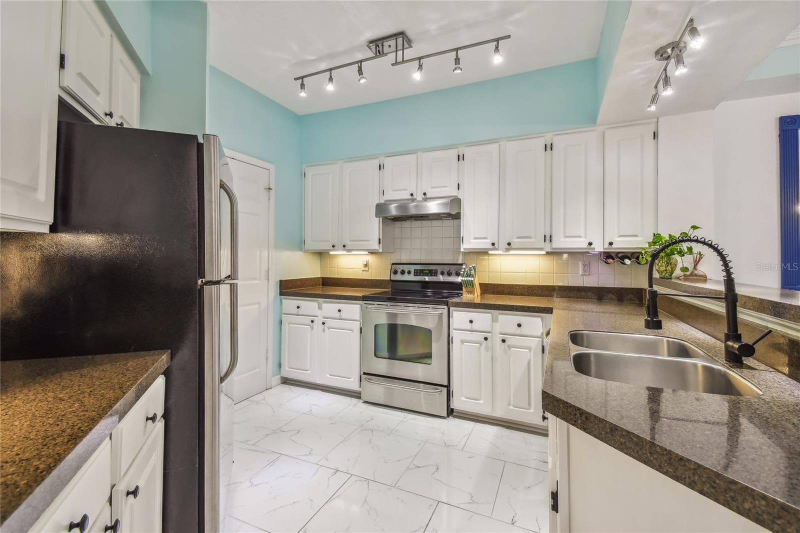 Condominium at 4304 BAY CLUB CIR #4304, TAMPA, photo 12 of 44