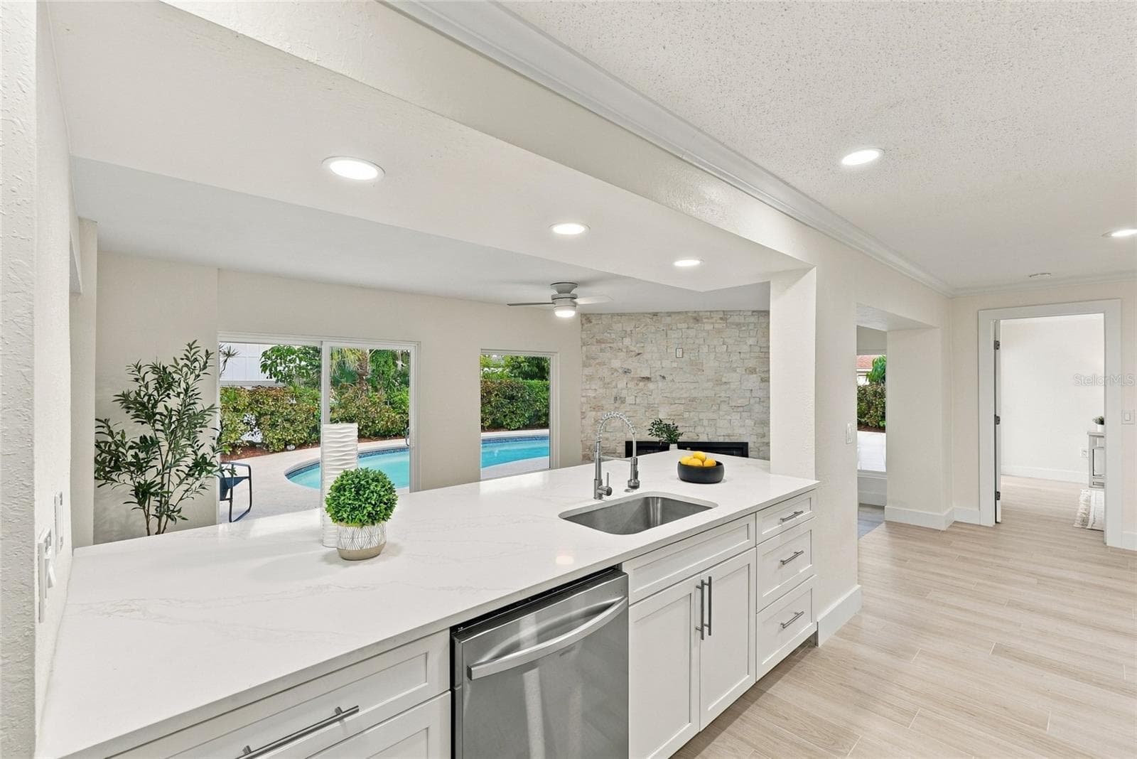 Single Family Residence at 7220 SUNSHINE DR S, ST PETERSBURG, photo 14 of 58