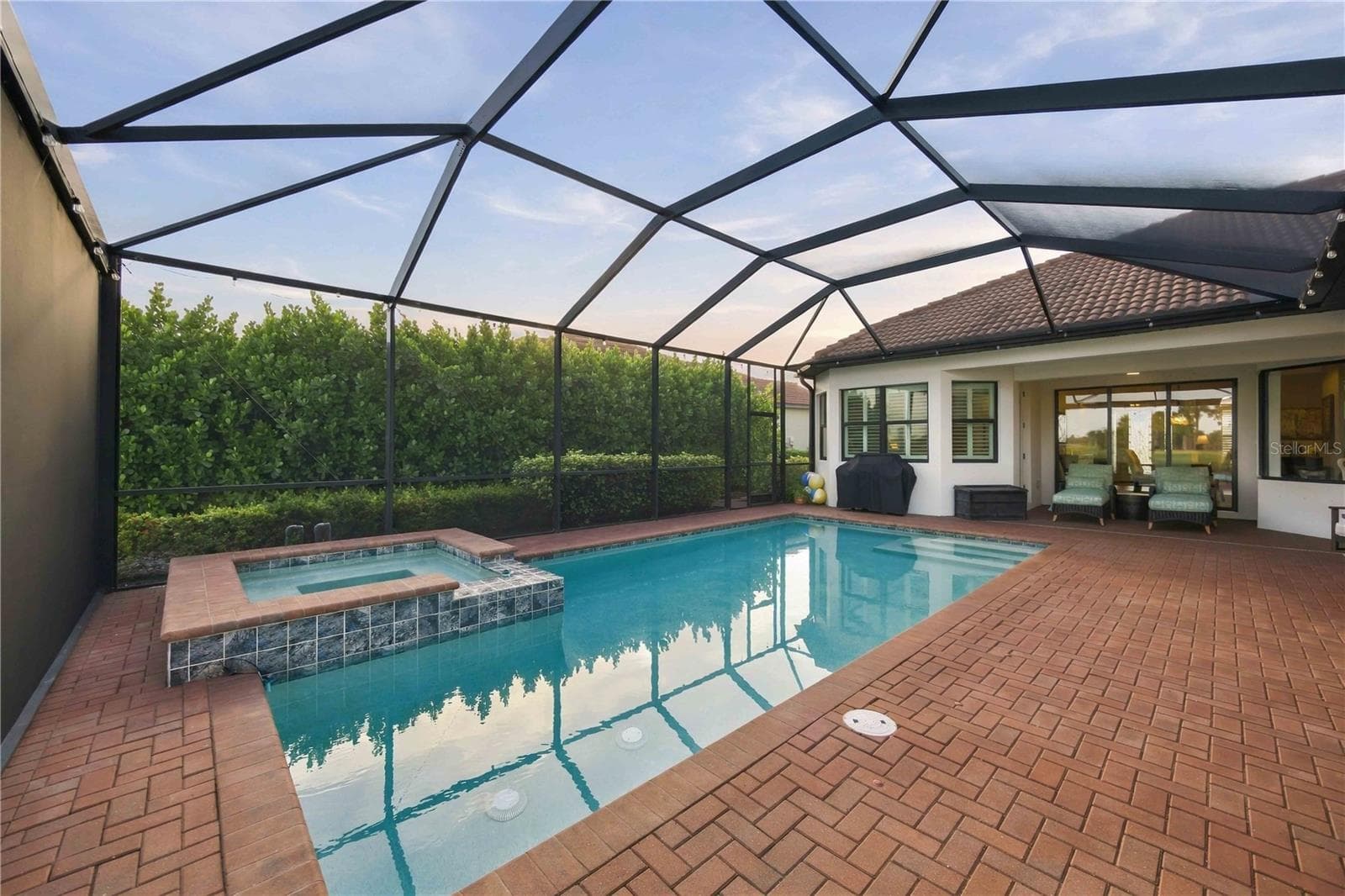 The pool is vertical on the lanai - 10720 TARFLOWER DR, VENICE