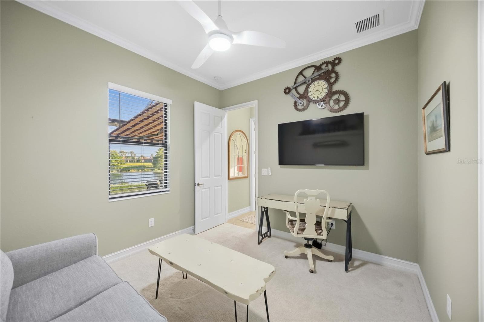 Bedroom with pool bath adjacent to the entrance - 10720 TARFLOWER DR, VENICE