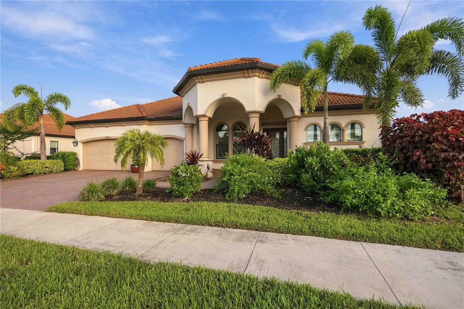 Toscana model, stunning design - 10720 TARFLOWER DR, VENICE