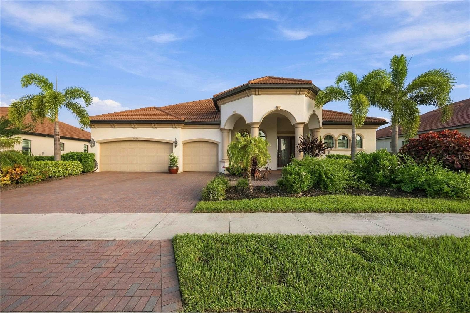 Toscana model, stunning design - 10720 TARFLOWER DR, VENICE