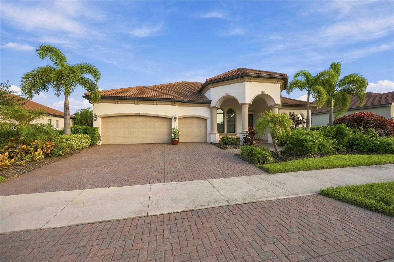 Toscana model, stunning design - 10720 TARFLOWER DR, VENICE