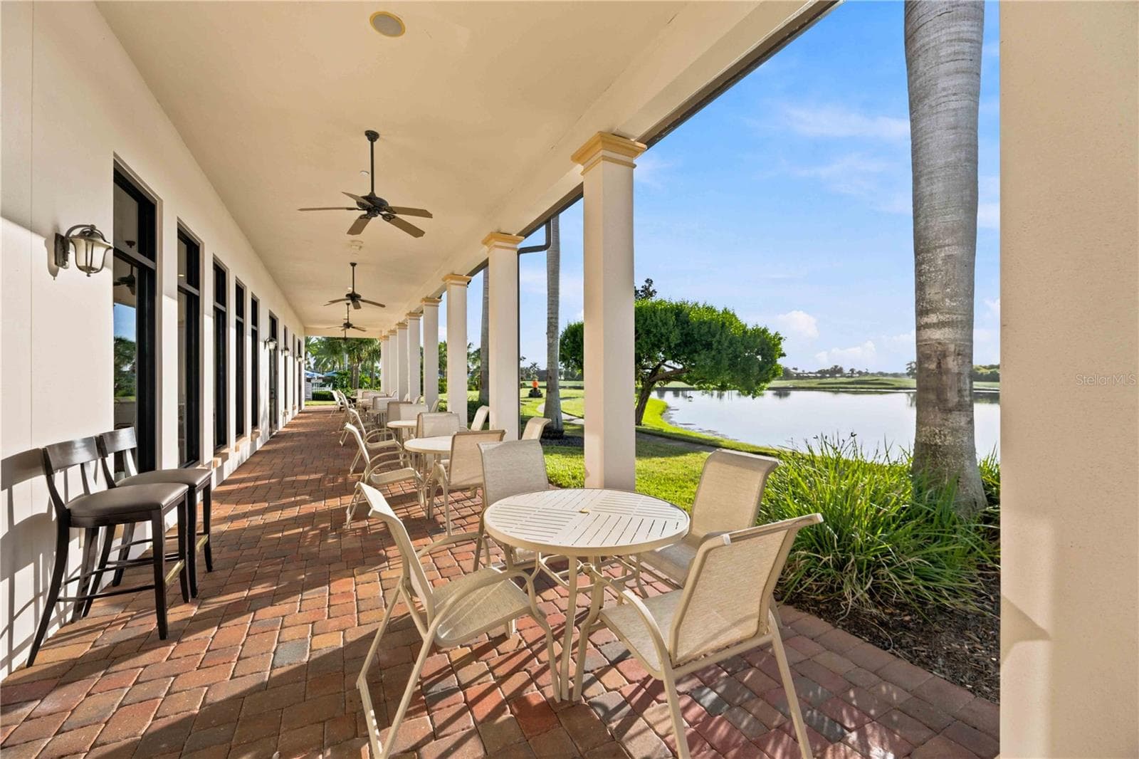 Outside dining available - 10720 TARFLOWER DR, VENICE
