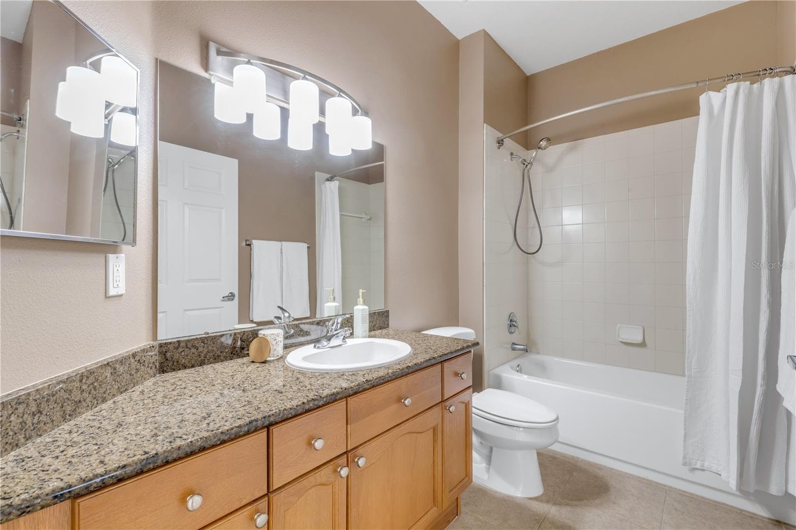 guest bathroom - 128 BAUER CIR, DAYTONA BEACH