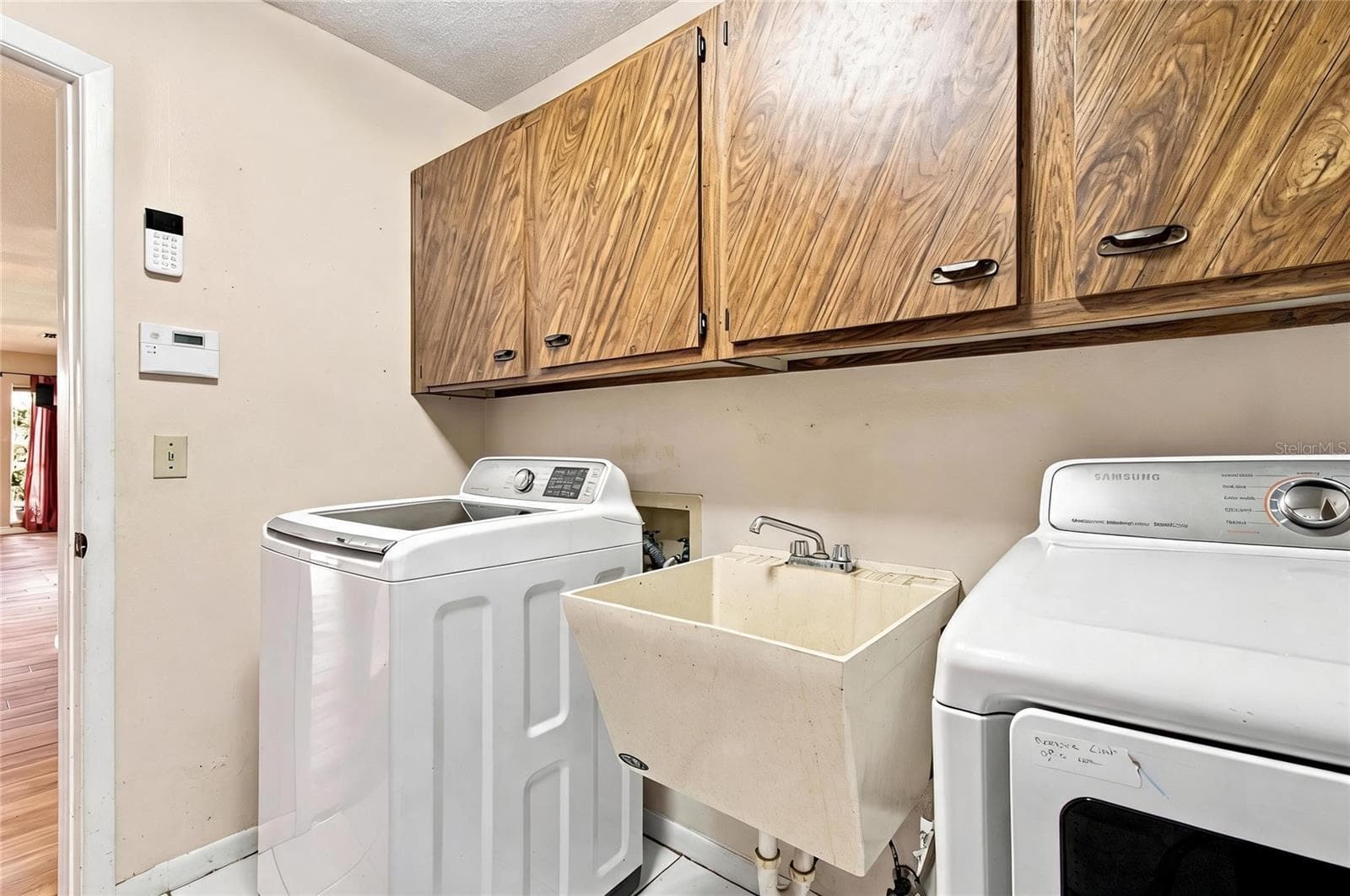 Laundry - 4607 CLOVERLAWN DR, TAMPA