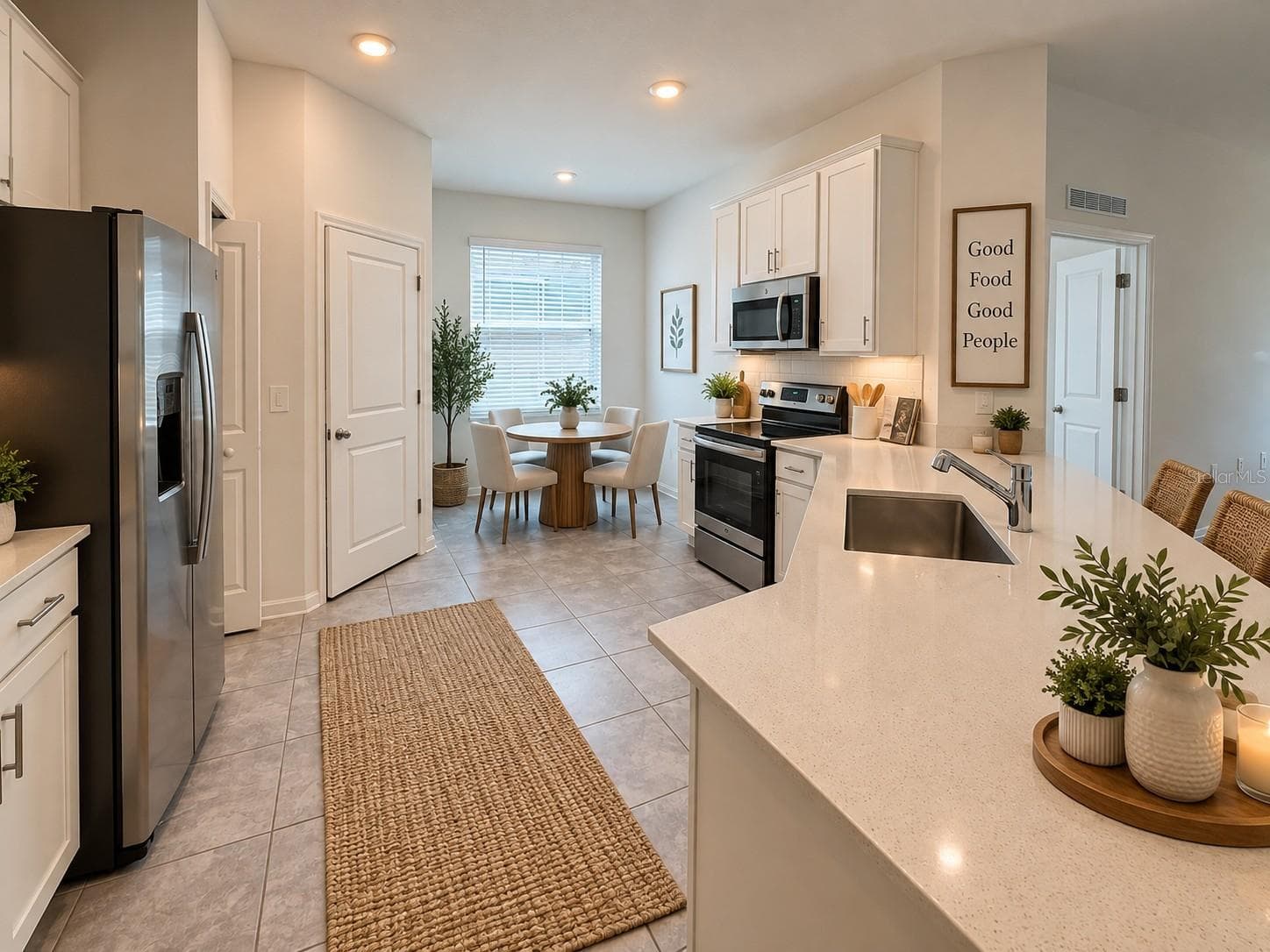 staged kitchen - 546 HATTERAS RD, DAVENPORT
