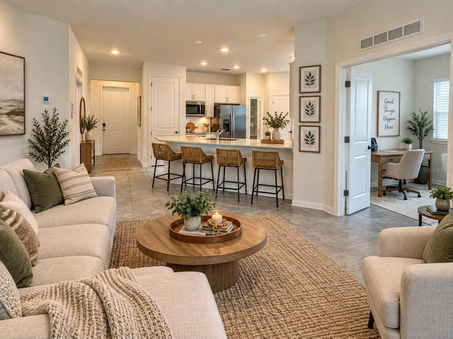 staged living - 546 HATTERAS RD, DAVENPORT