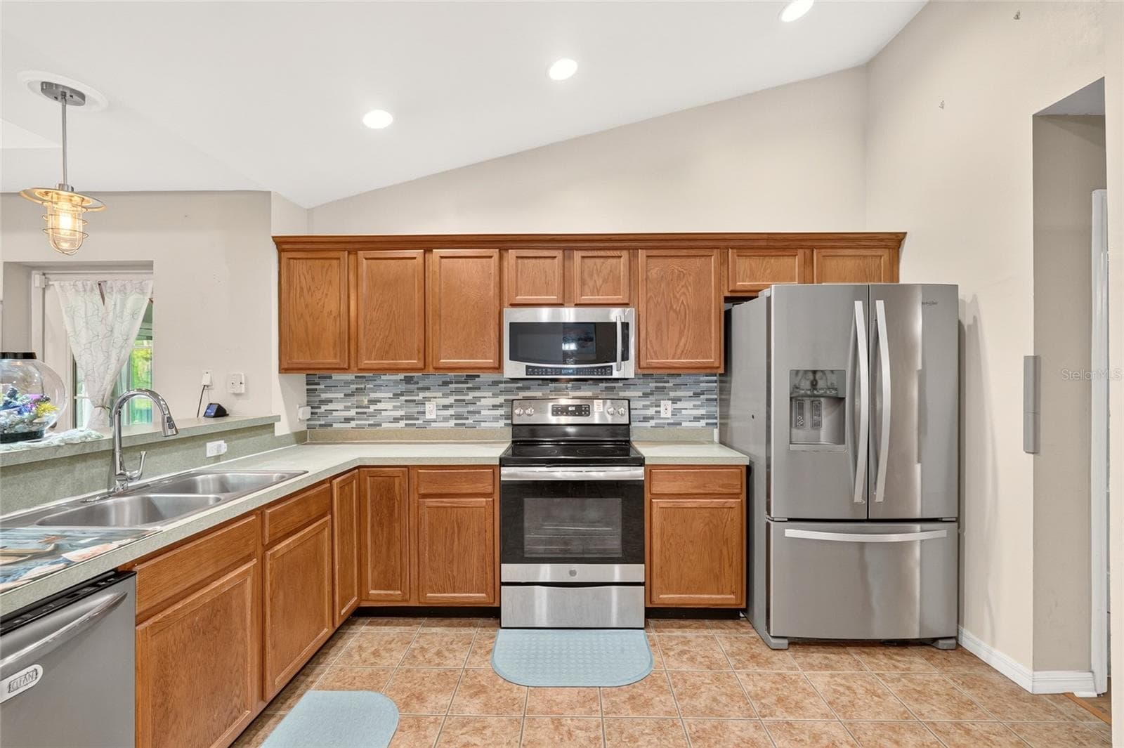 Single Family Residence at 118 GARNET PL, INTERLACHEN, photo 16 of 52