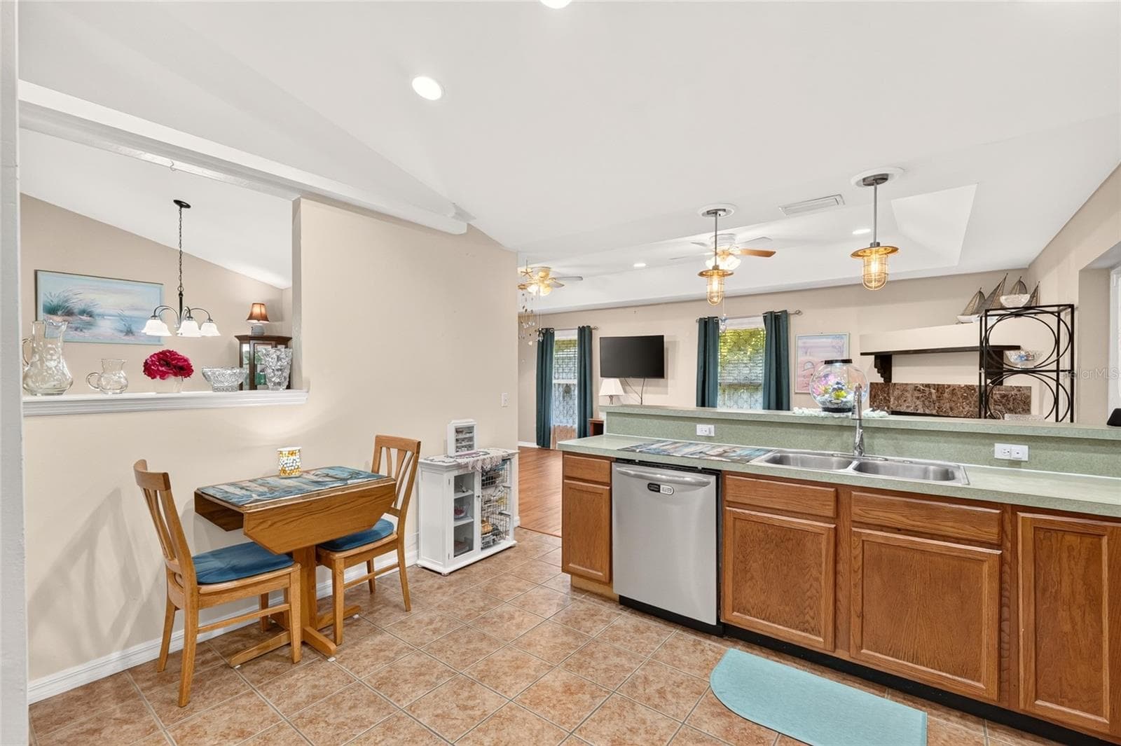 Single Family Residence at 118 GARNET PL, INTERLACHEN, photo 18 of 52