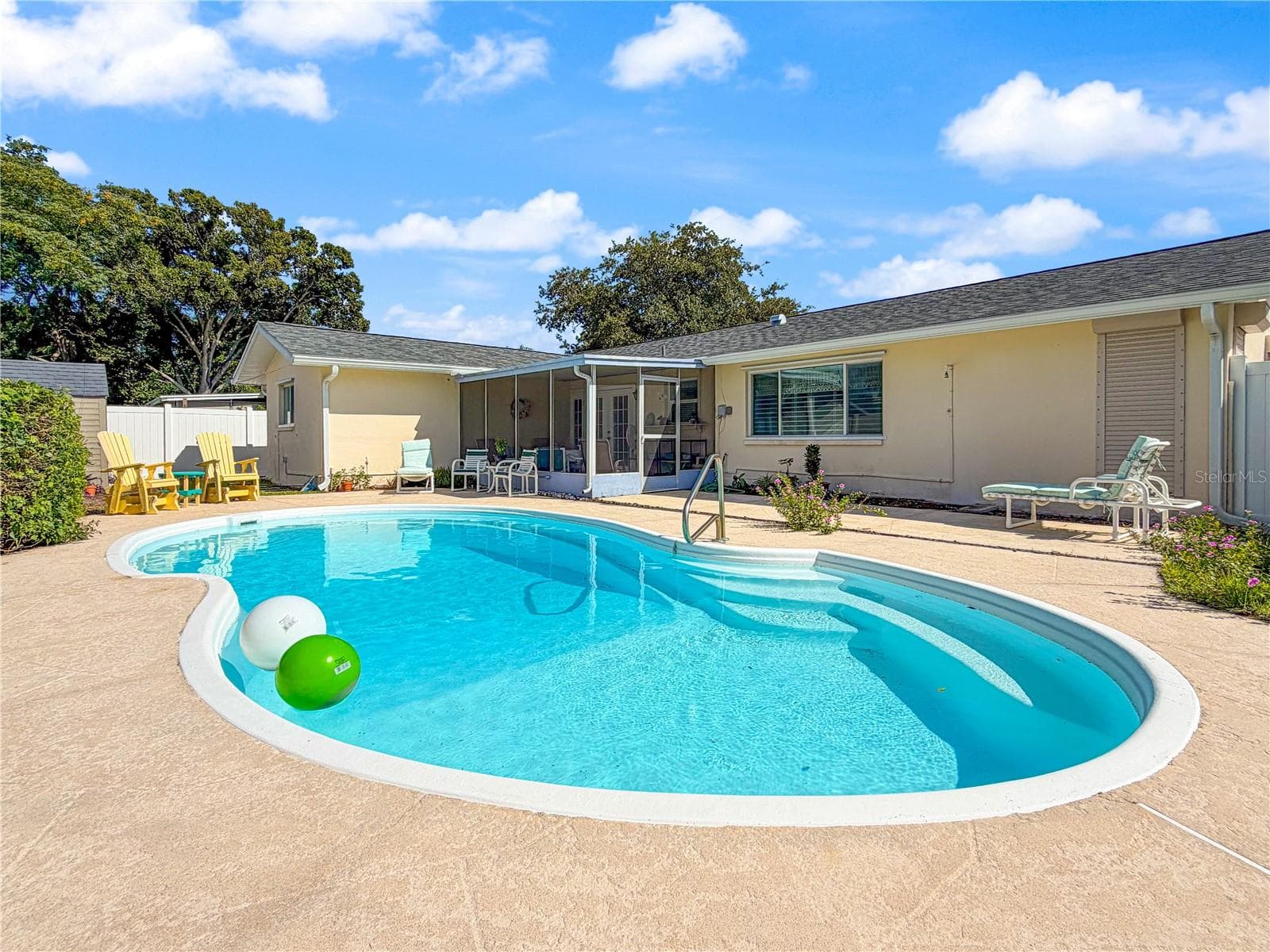 Single Family Residence at 13655 LAS PALMAS DR, LARGO, photo 9 of 66