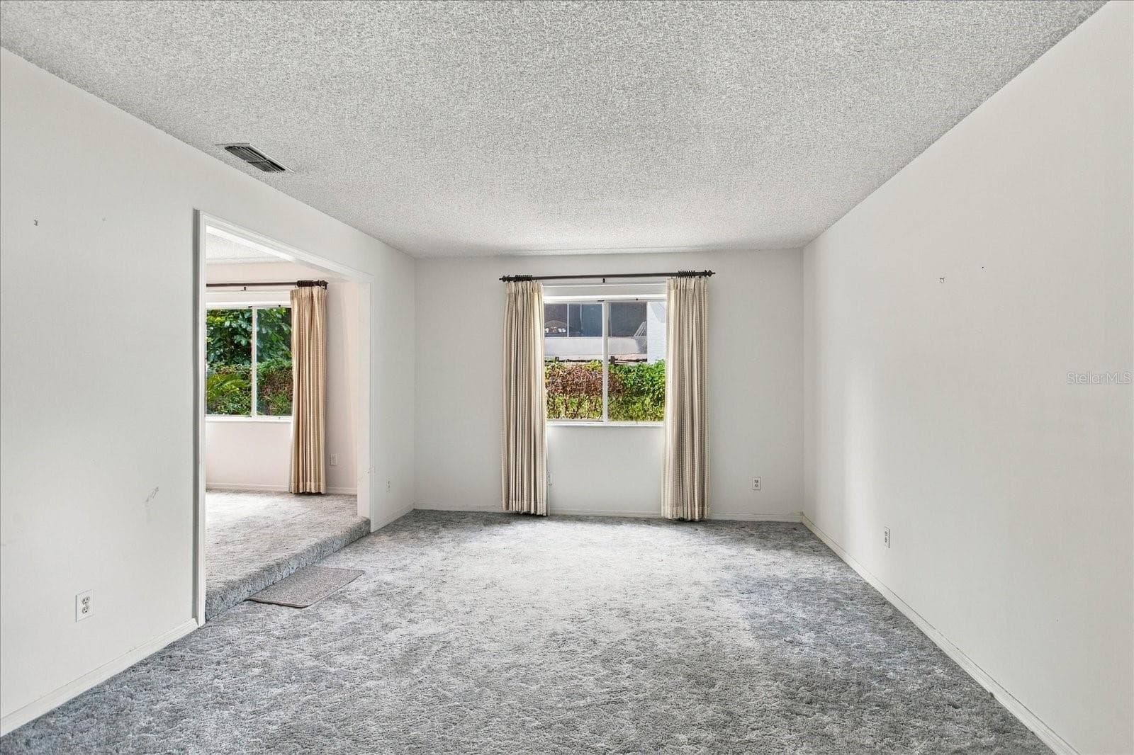 Single Family Residence at 528 E HILLCREST ST, ALTAMONTE SPRINGS, photo 3 of 26