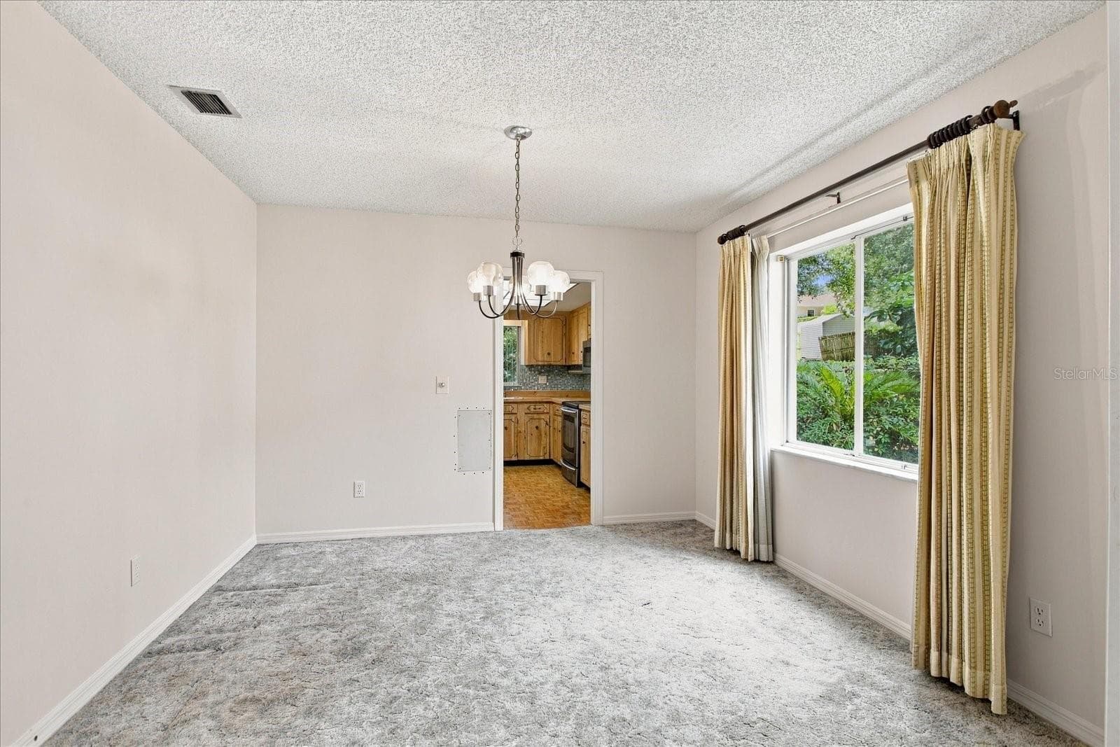 Single Family Residence at 528 E HILLCREST ST, ALTAMONTE SPRINGS, photo 5 of 26