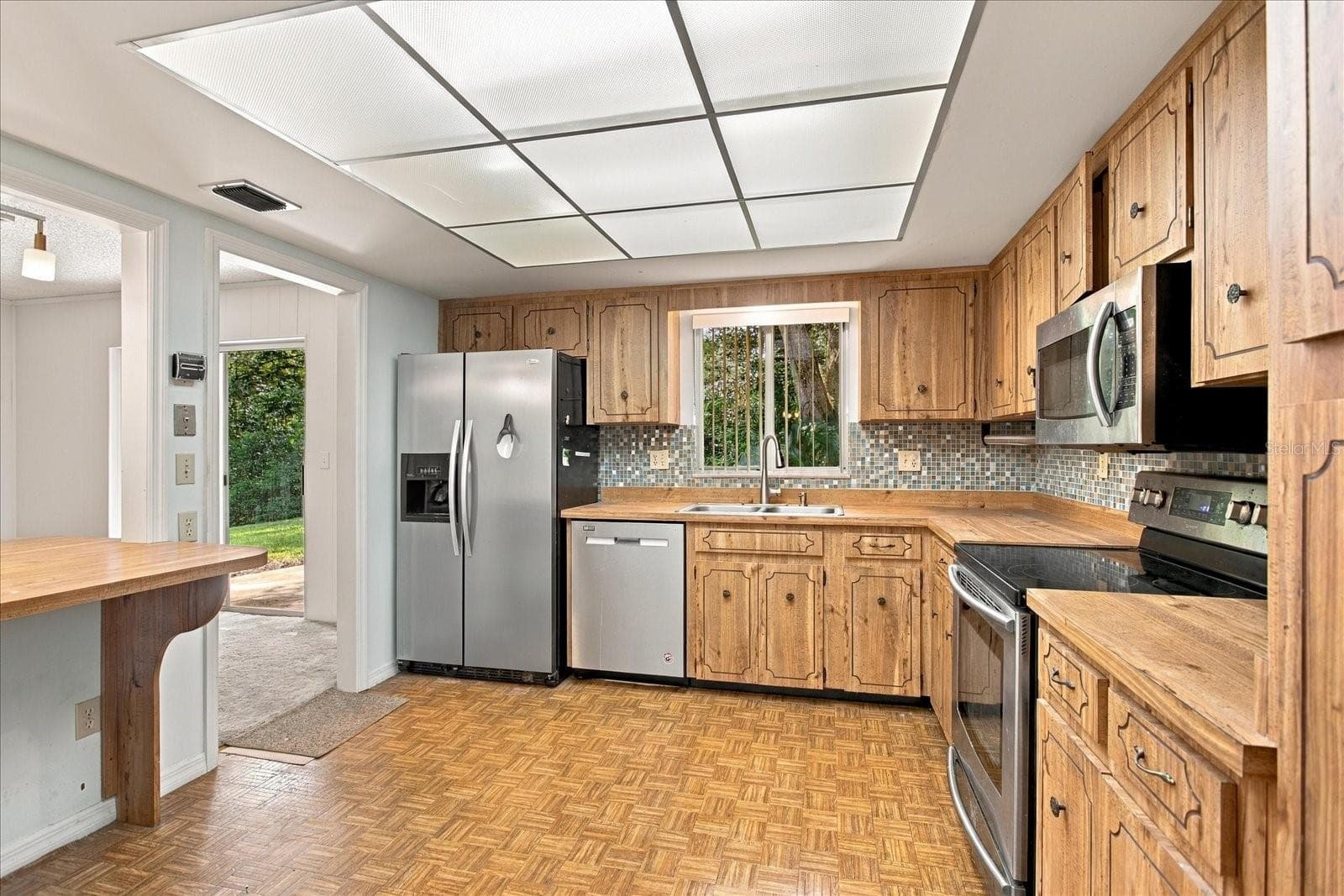 Single Family Residence at 528 E HILLCREST ST, ALTAMONTE SPRINGS, photo 6 of 26