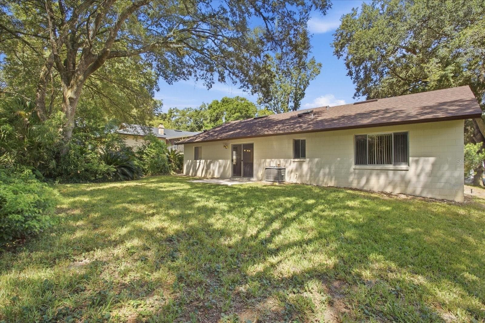 Single Family Residence at 528 E HILLCREST ST, ALTAMONTE SPRINGS, photo 11 of 26