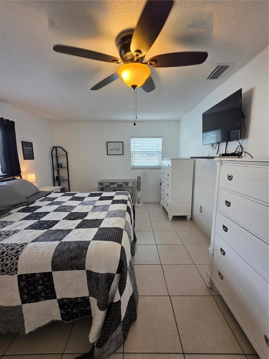 Lots of room for oversized furniture - 1535 URBANA AVENUE, DELTONA