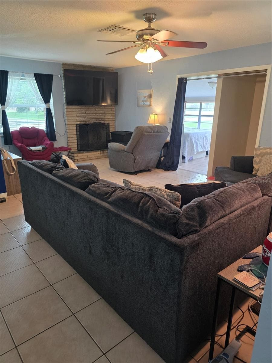 Step down into your Florida room. Your bonus space awaits! - 1535 URBANA AVENUE, DELTONA