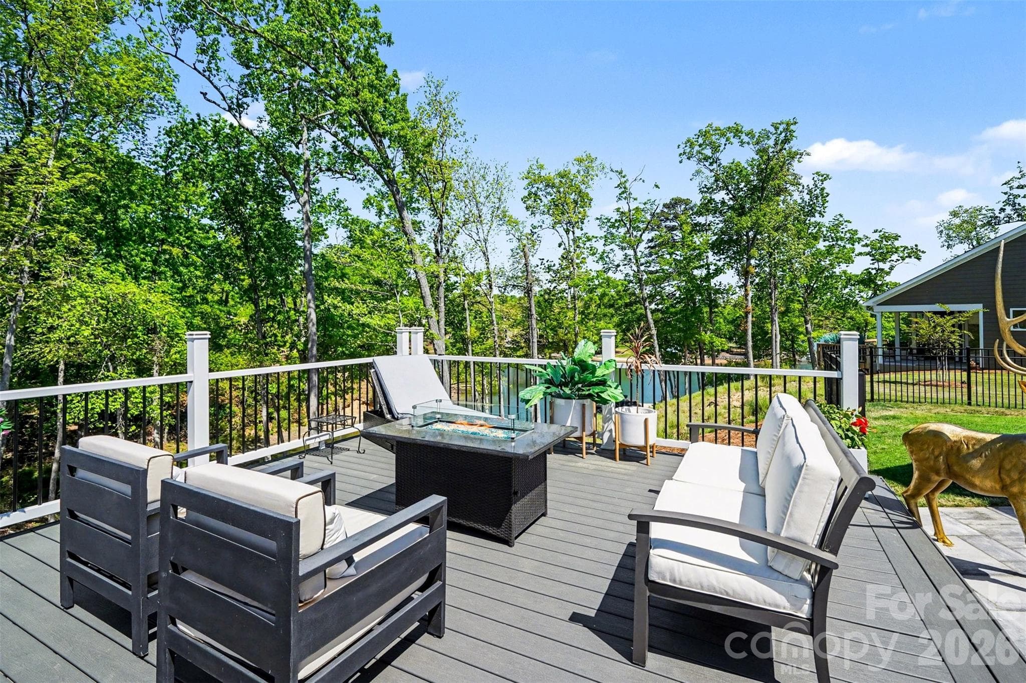 Room for cozy evenings on the deck, with the cove right there. - 8027 Longwaters Court, York