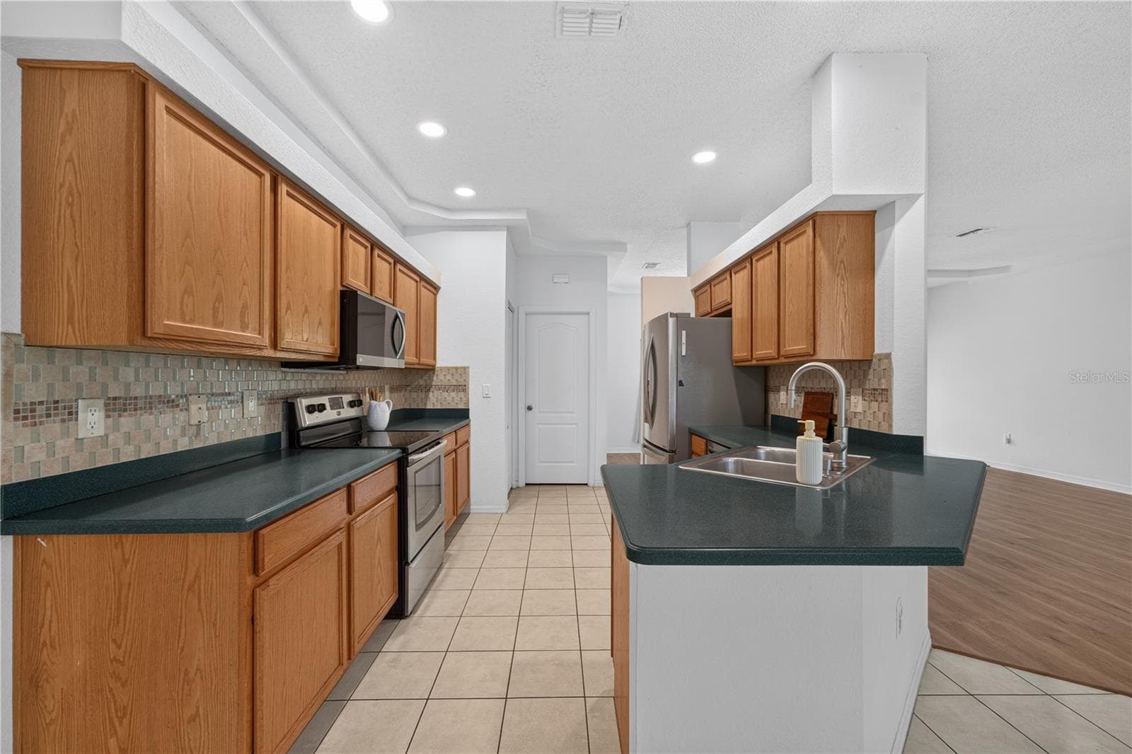 Kitchen - 6476 LARRY AVE, WEBSTER