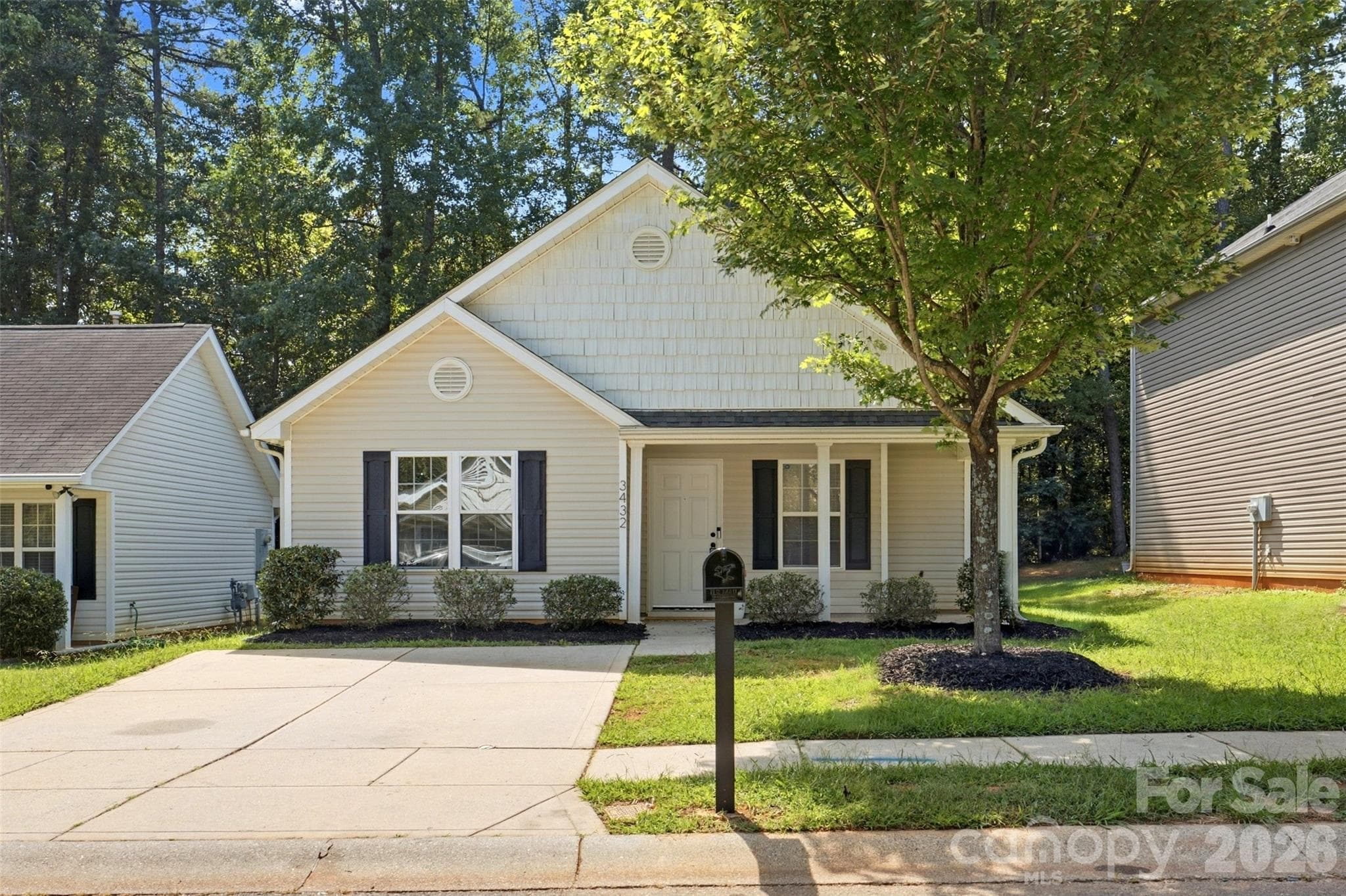 Single Family Residence at 3432 Kelsey Emma Court, Charlotte, photo 2 of 31