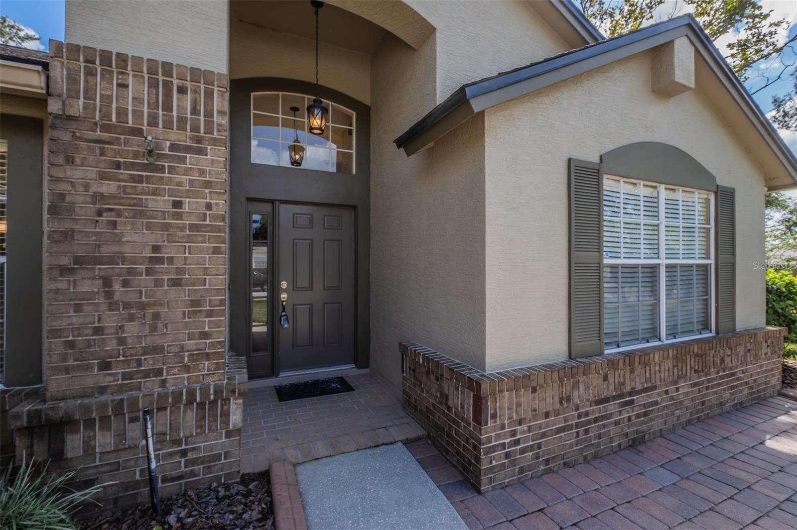 Stacked Stone Accent - 2632 SPRING GLEN LN, APOPKA