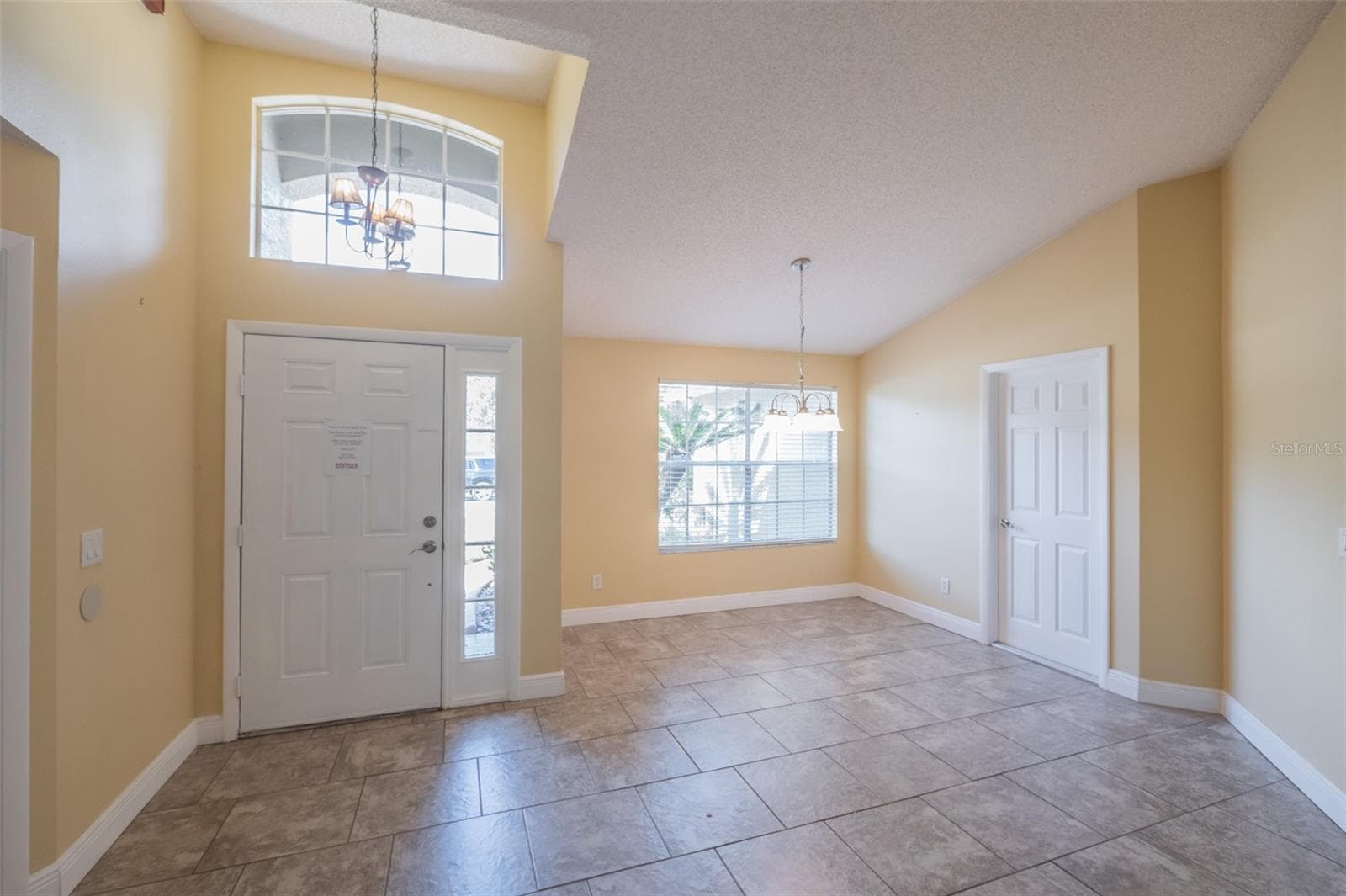 Foyer and Dining Room - 2632 SPRING GLEN LN, APOPKA