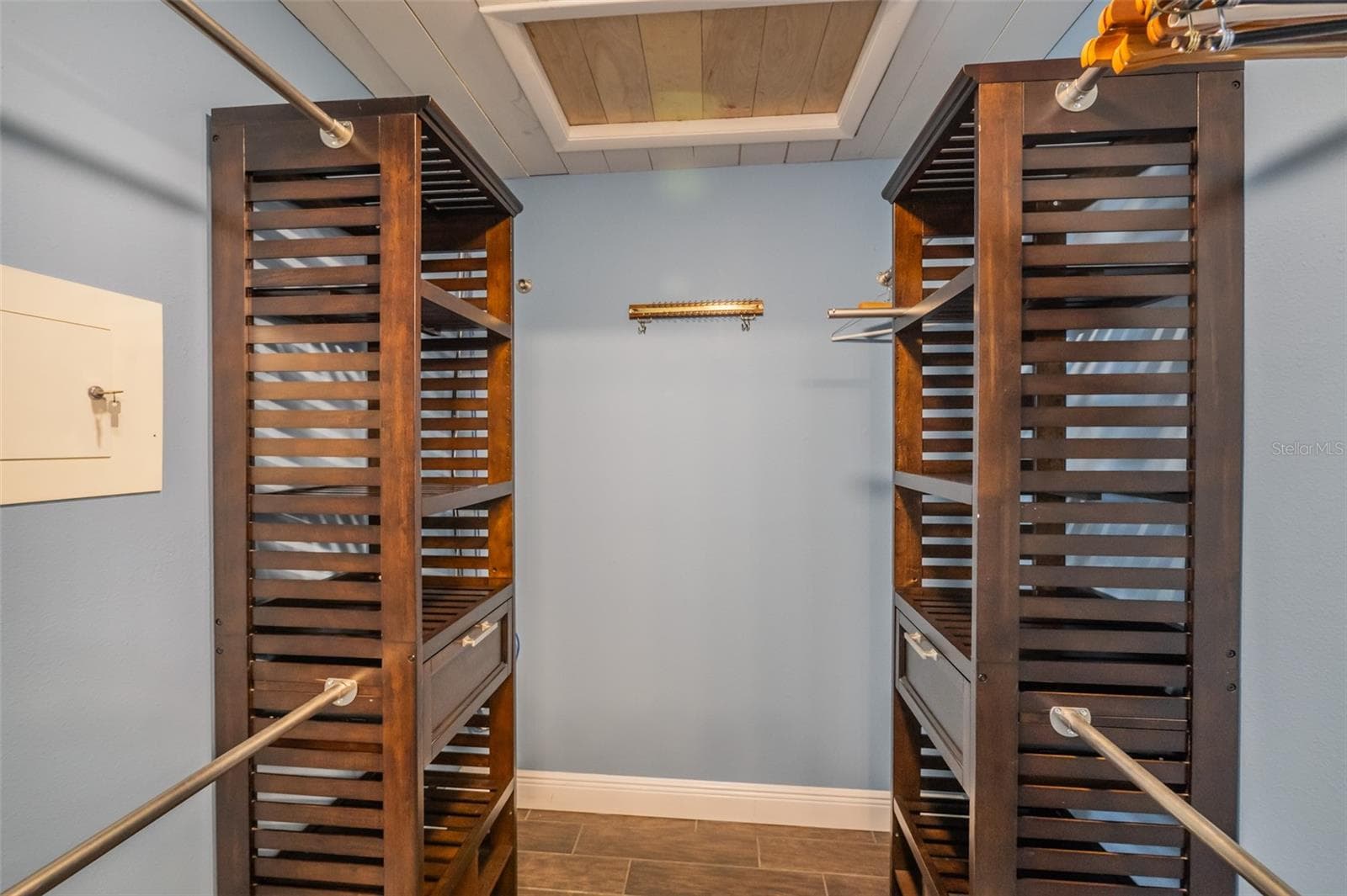 Master Walk In Closet - 2632 SPRING GLEN LN, APOPKA