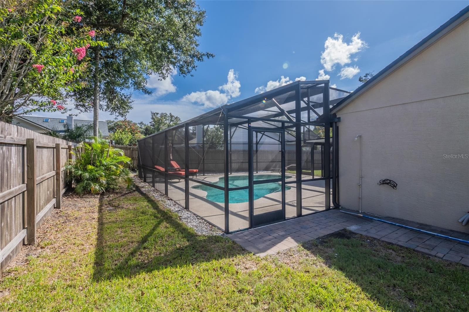 Side Yard Featuring Two Storage Sheds - 2632 SPRING GLEN LN, APOPKA