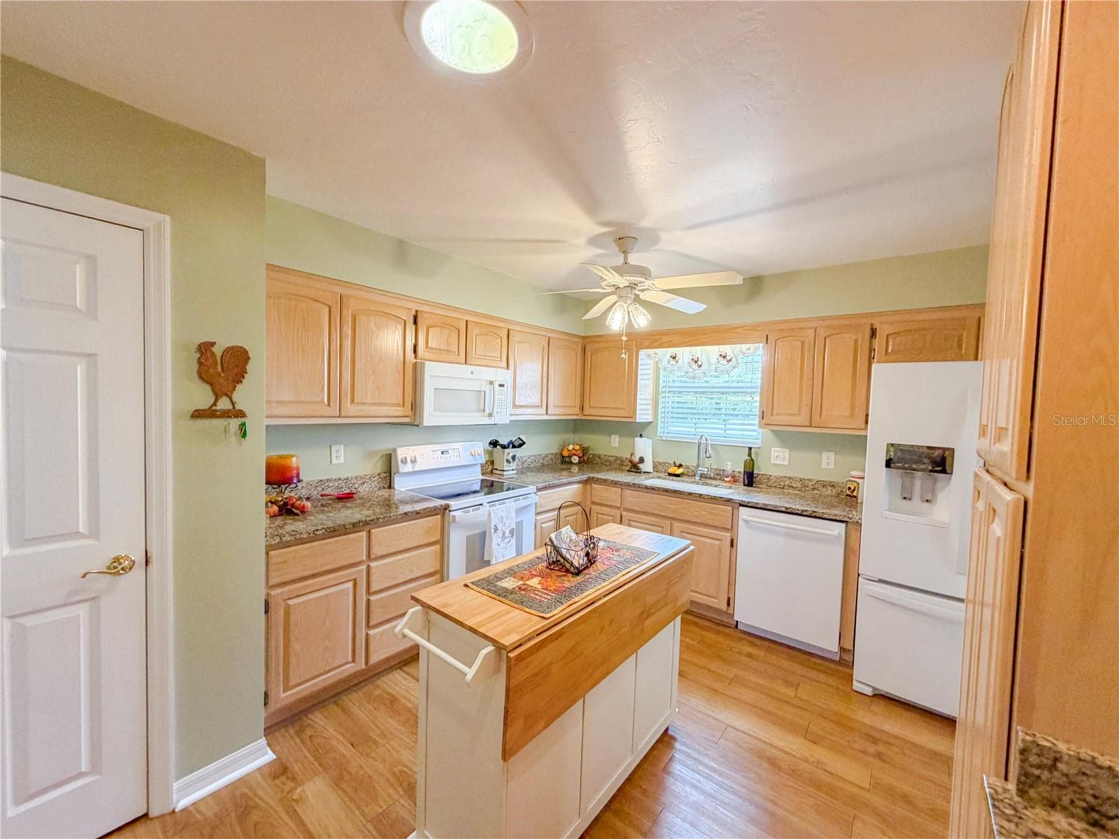 Single Family Residence at 437 SE ROSEWOOD CIR, LAKE CITY, photo 8 of 26