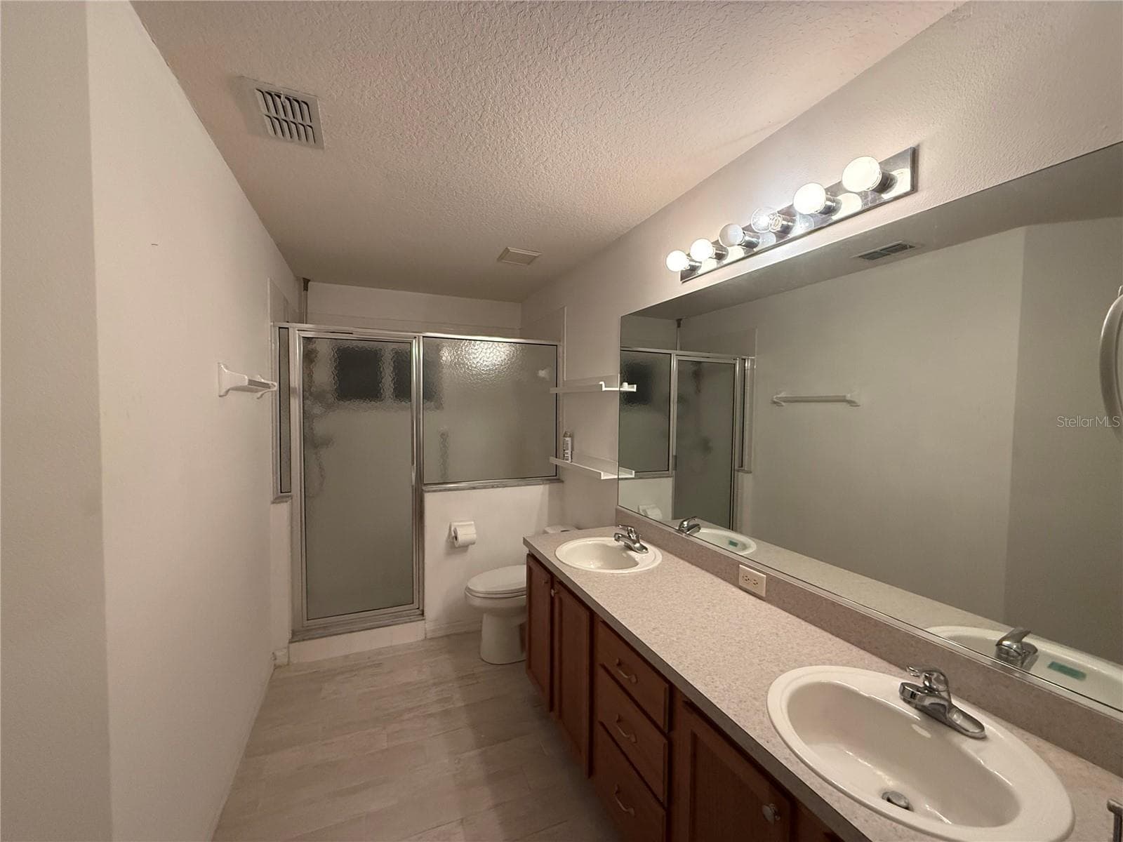 Single Family Residence at 25607 BELLE HELENE, LEESBURG, photo 21 of 43
