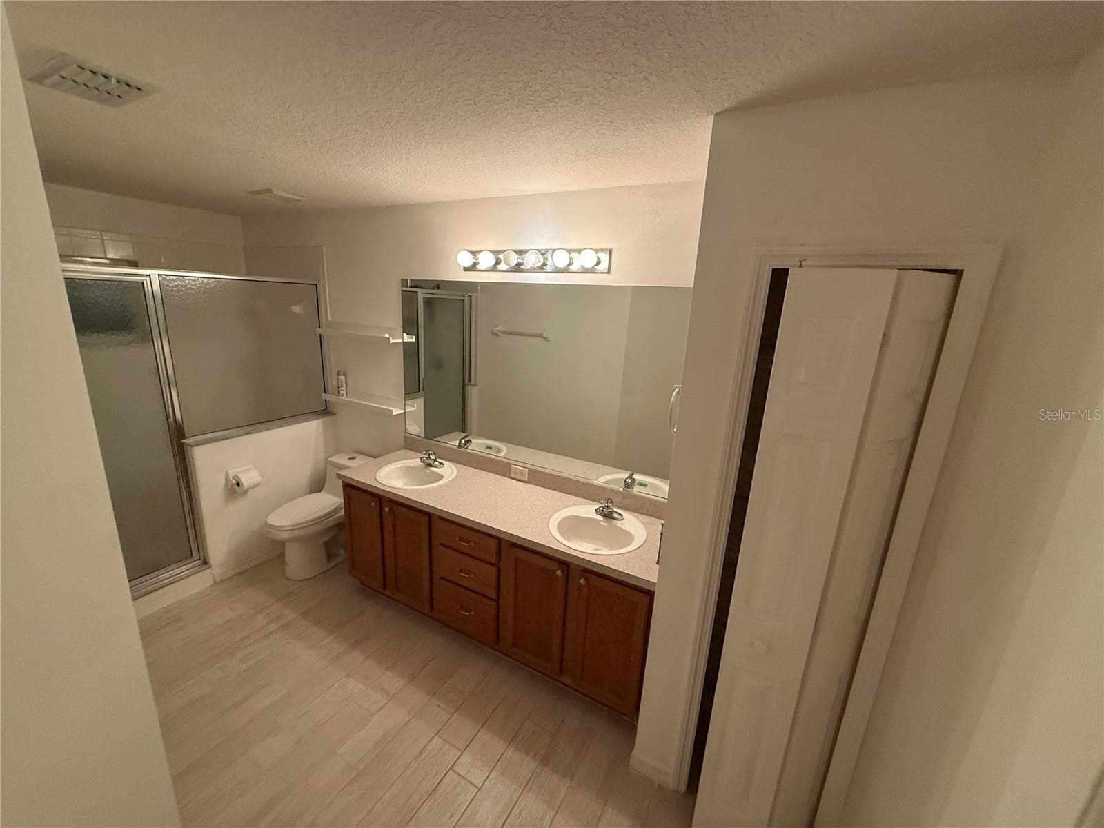 Single Family Residence at 25607 BELLE HELENE, LEESBURG, photo 23 of 43