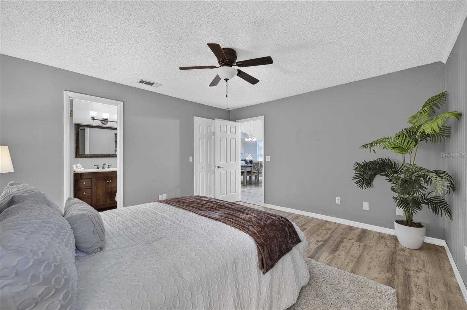 Updated flooring - 117 SHADY OAK LN, OVIEDO