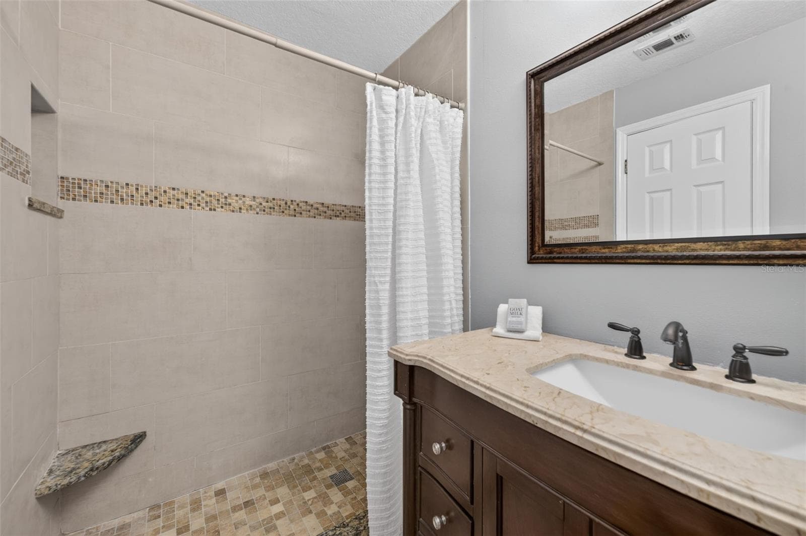Walk in shower - 117 SHADY OAK LN, OVIEDO