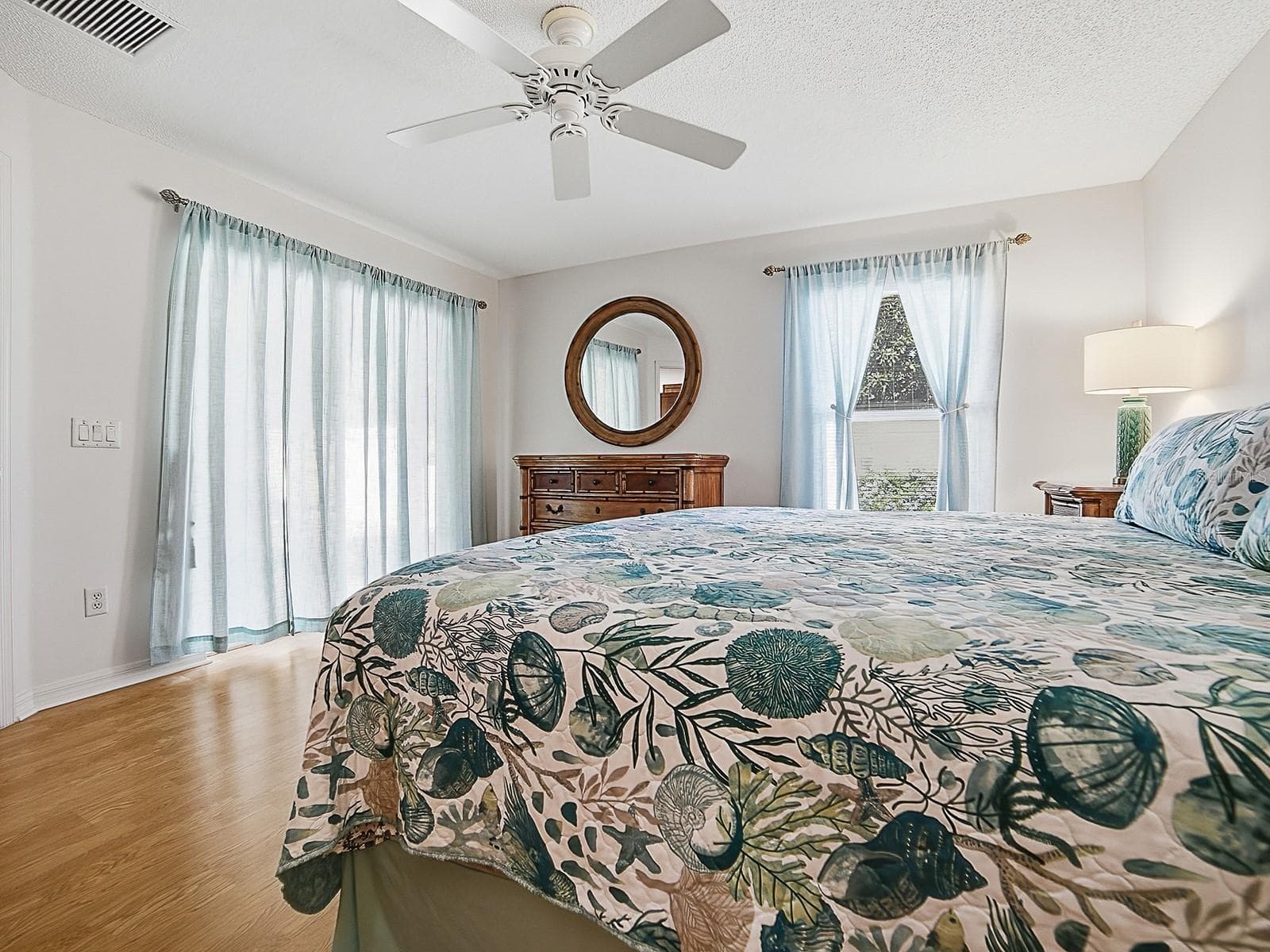 Primary bedroom with sliders to lanai - 484 AINTREE LN, THE VILLAGES