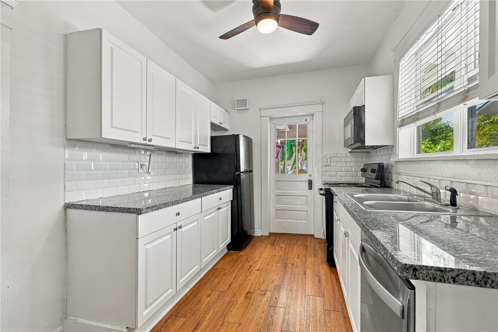 Single Family Residence at 146 13TH AVE NE, ST PETERSBURG, photo 5 of 41