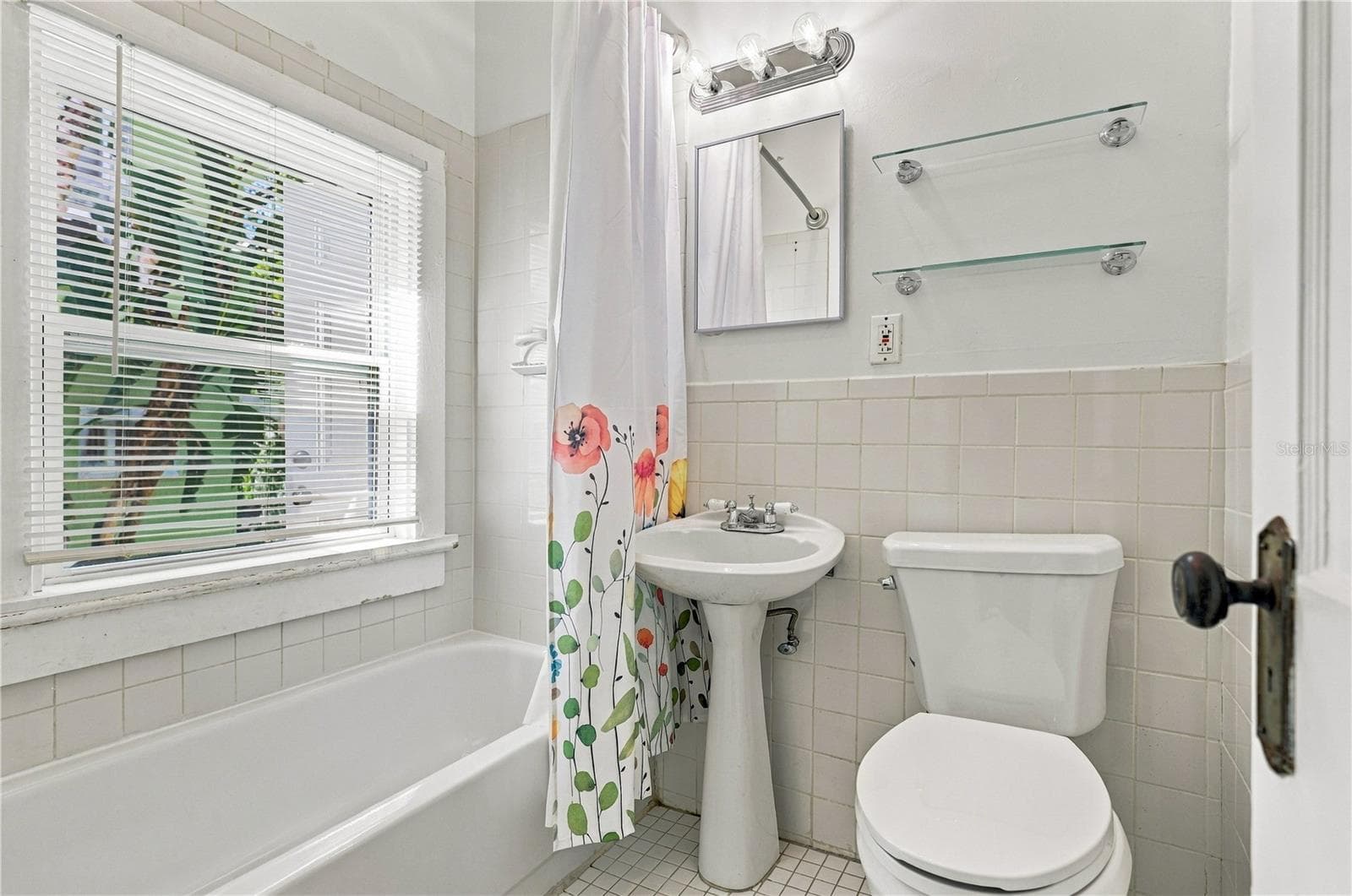 Single Family Residence at 146 13TH AVE NE, ST PETERSBURG, photo 20 of 41