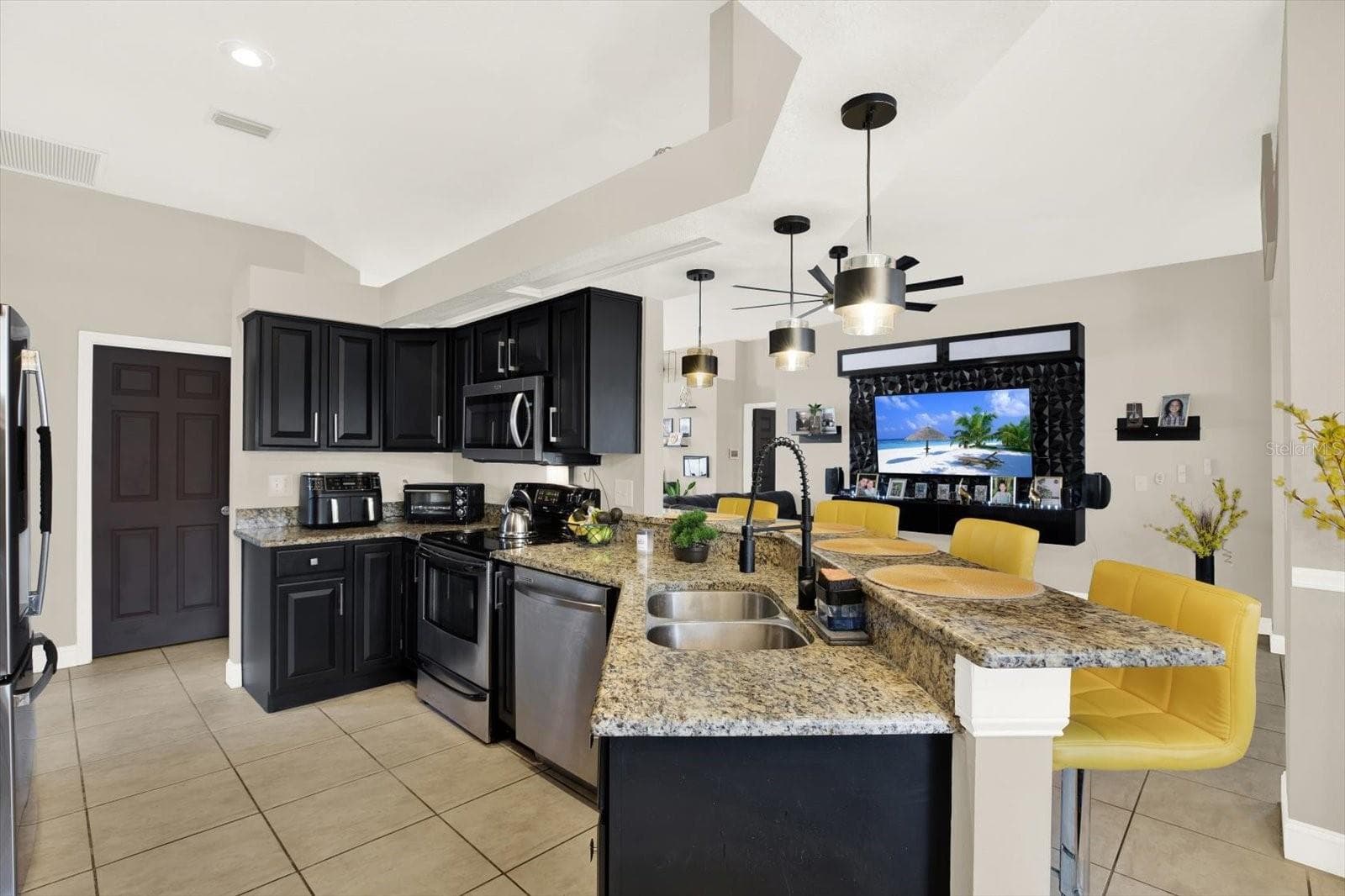 Single Family Residence at 9656 FOX HEARST RD, TAMPA, photo 14 of 33