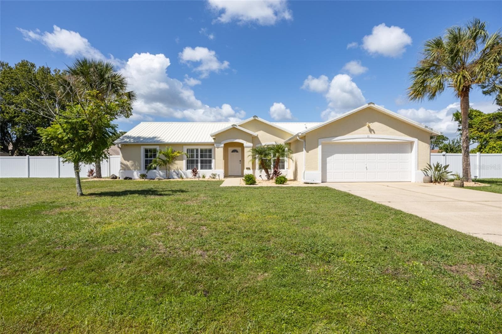 fresh landscape, move-in ready - 11 LANCASTER LN, PALM COAST