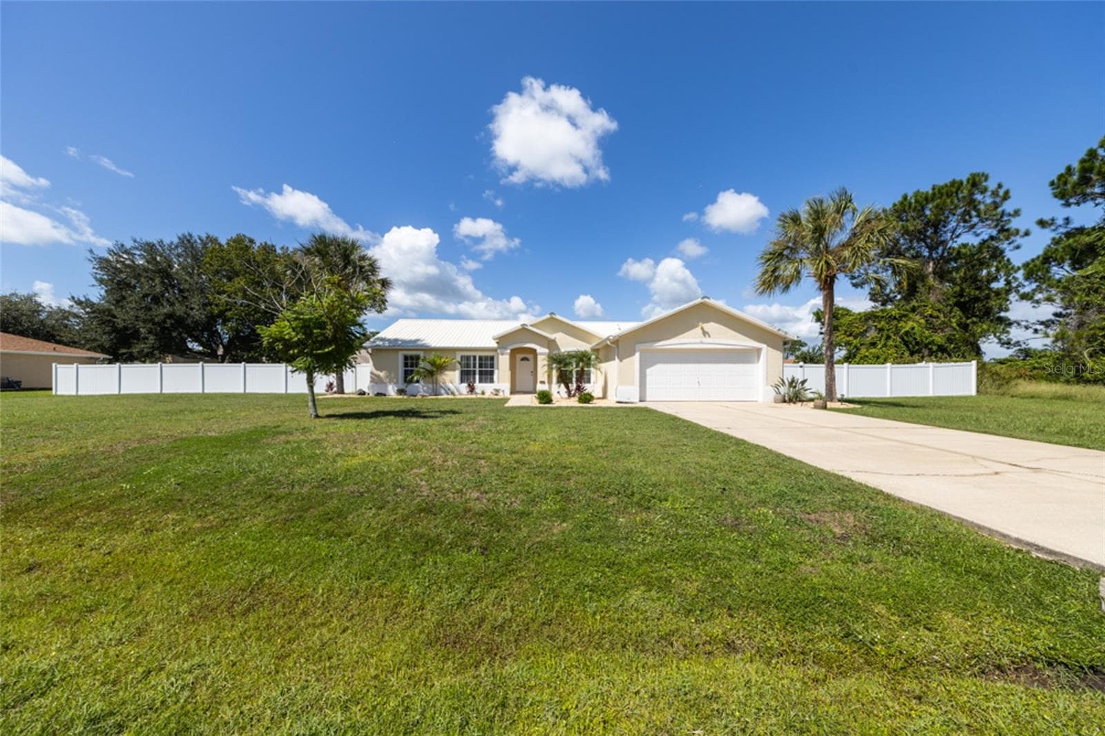 home sits on .46 acres - 11 LANCASTER LN, PALM COAST