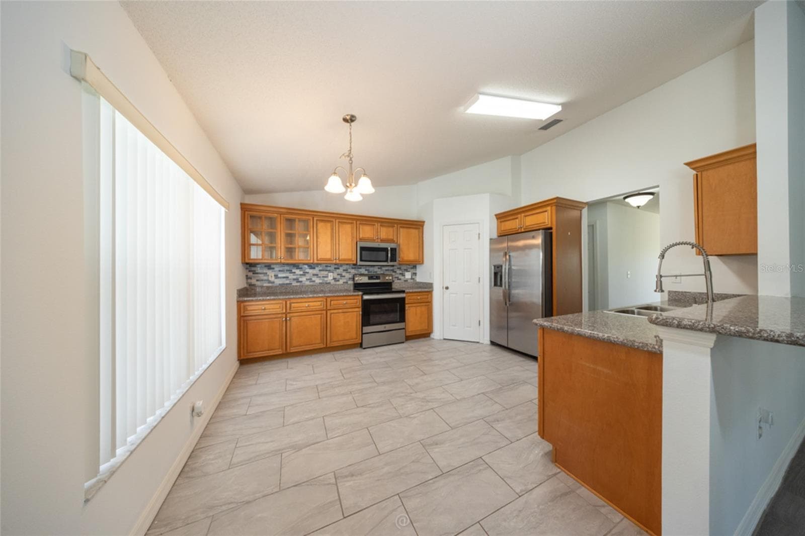upgraded cabinets - 11 LANCASTER LN, PALM COAST