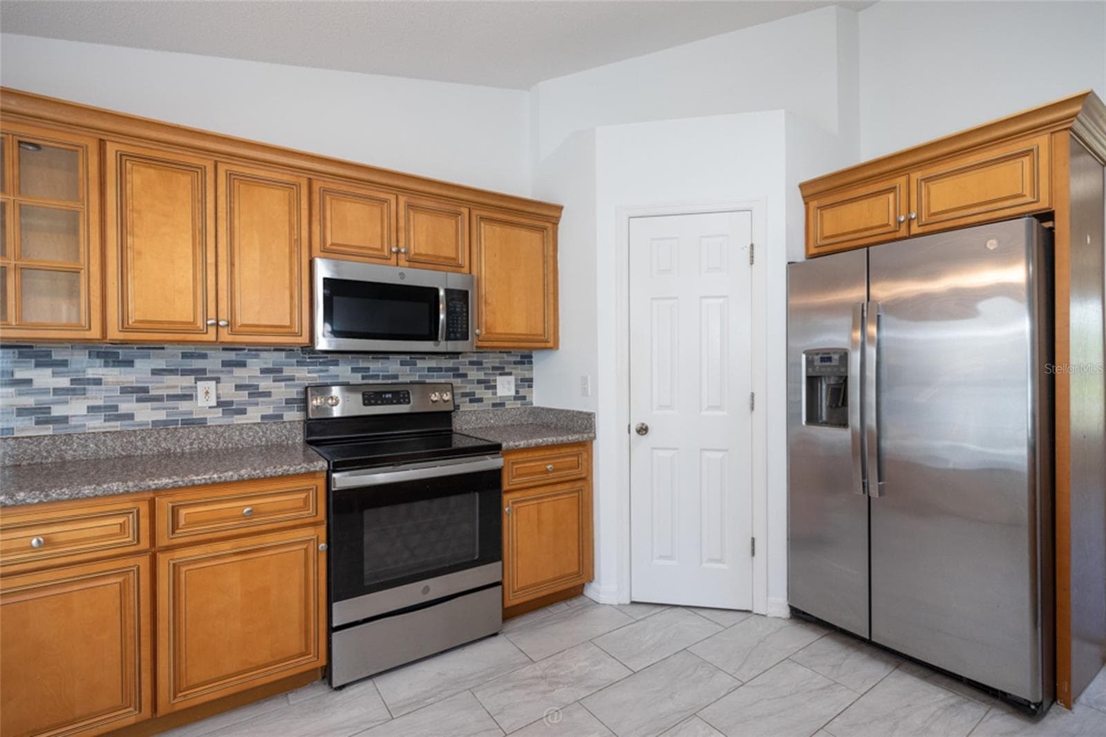 matching appliances, roomy pantry and glass tile backsplash - 11 LANCASTER LN, PALM COAST