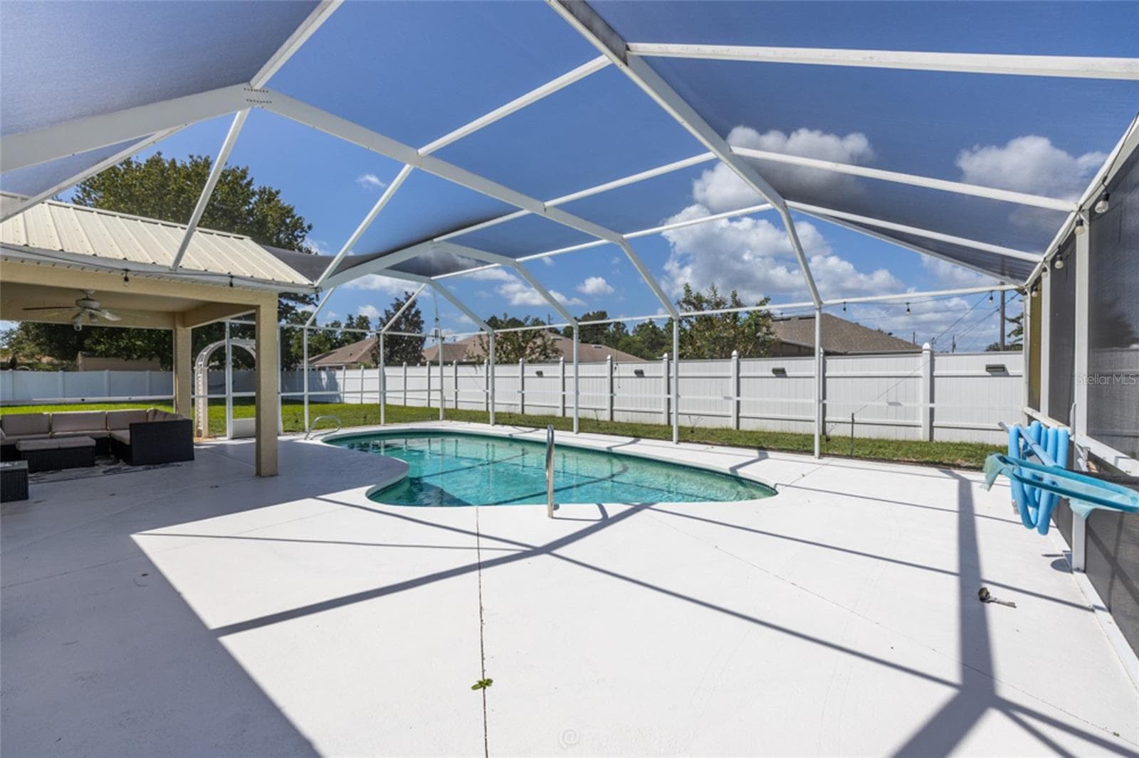 large pool deck - 11 LANCASTER LN, PALM COAST