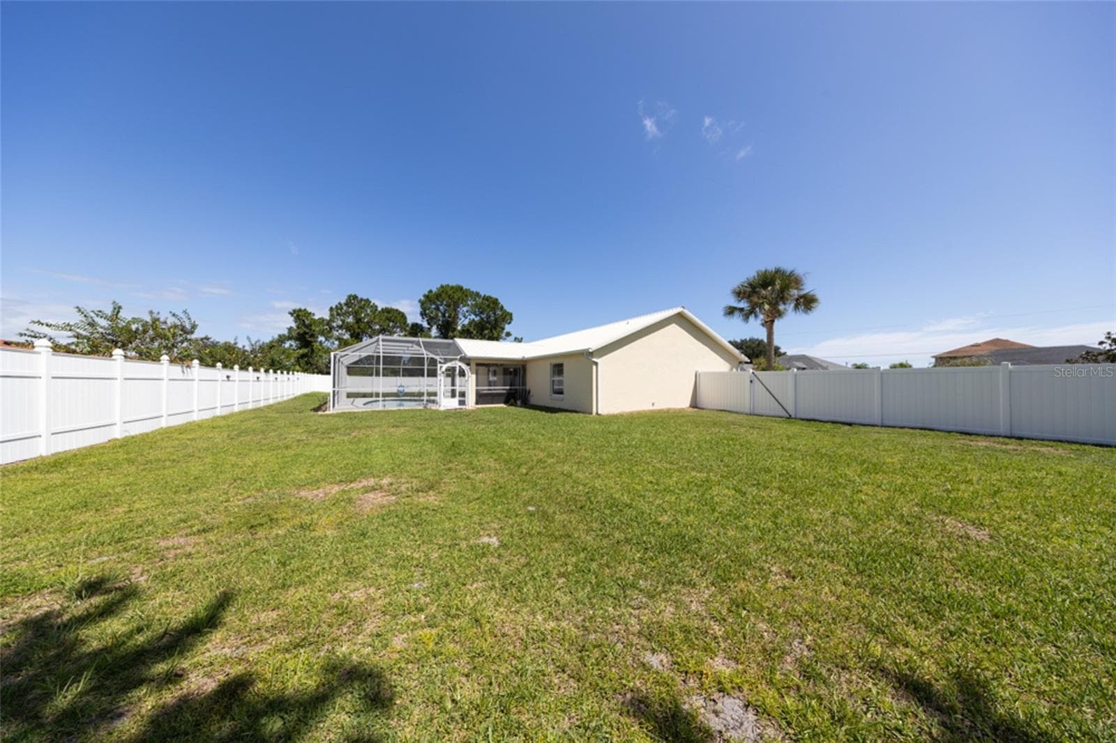 WOW - this yard is huge! - 11 LANCASTER LN, PALM COAST