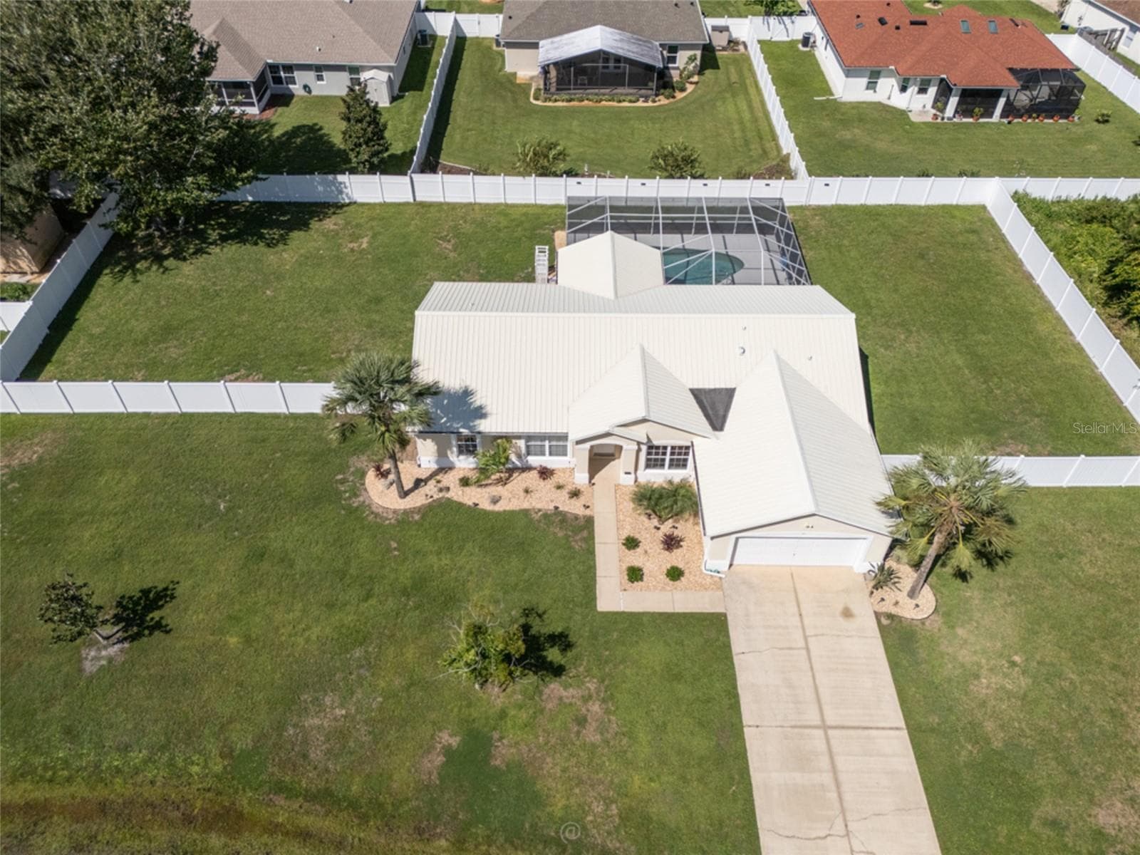updated landscaping with easy to maintain plants - 11 LANCASTER LN, PALM COAST
