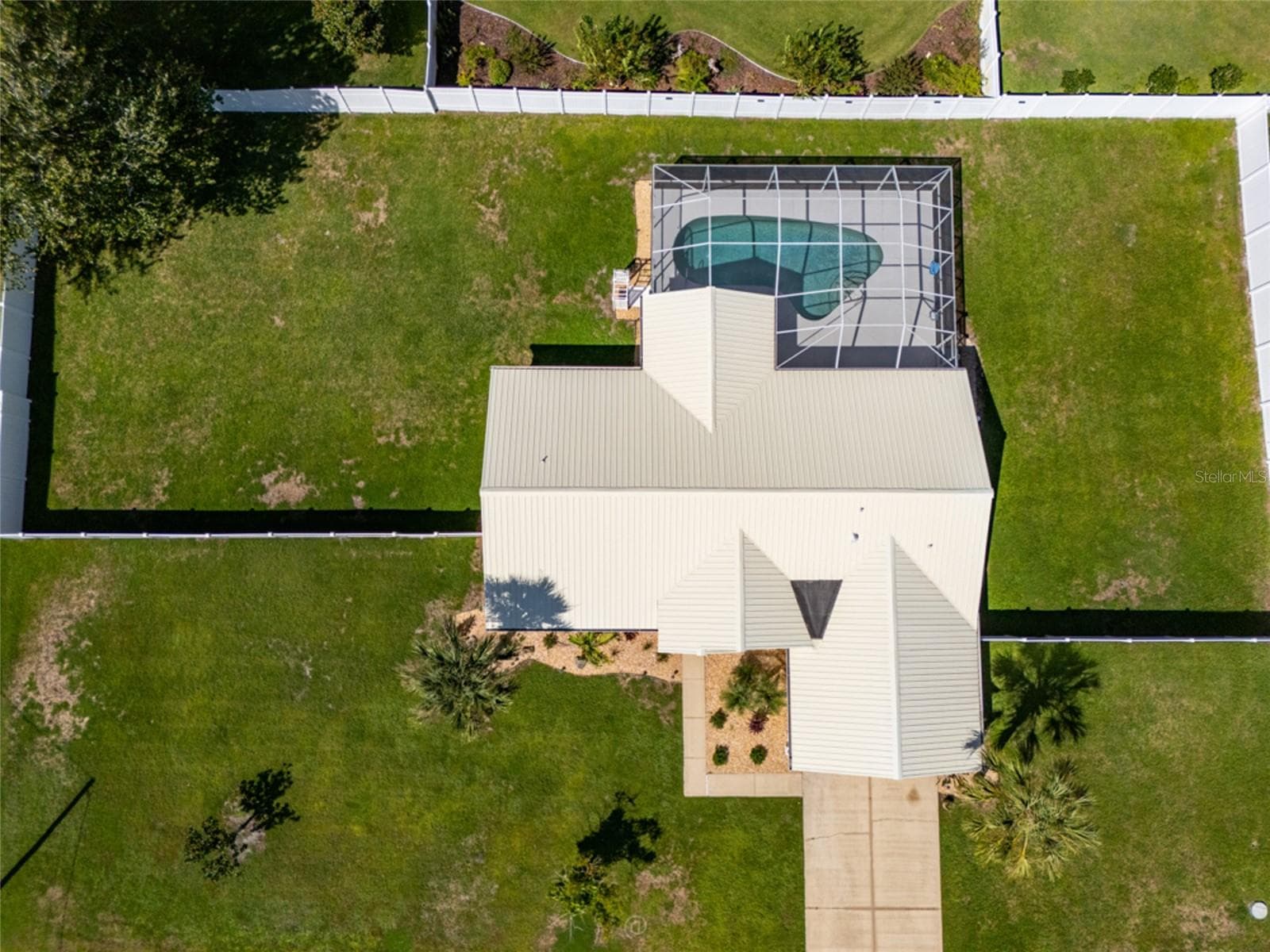 plenty of room in this yard - 11 LANCASTER LN, PALM COAST